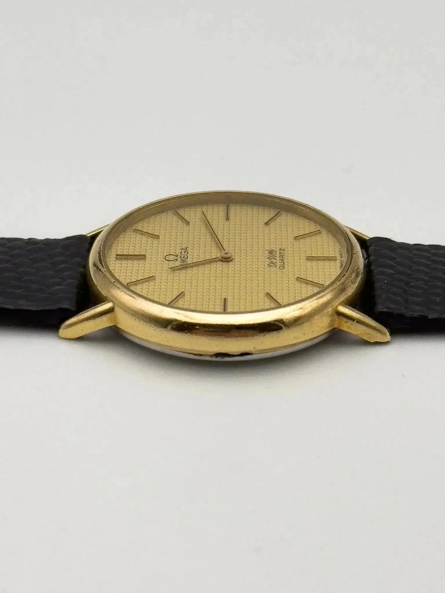 Omega - Circle Gold Clous de Paris - 1977 - Atelier Victor Paris - Vintage Watch Shop Dubai