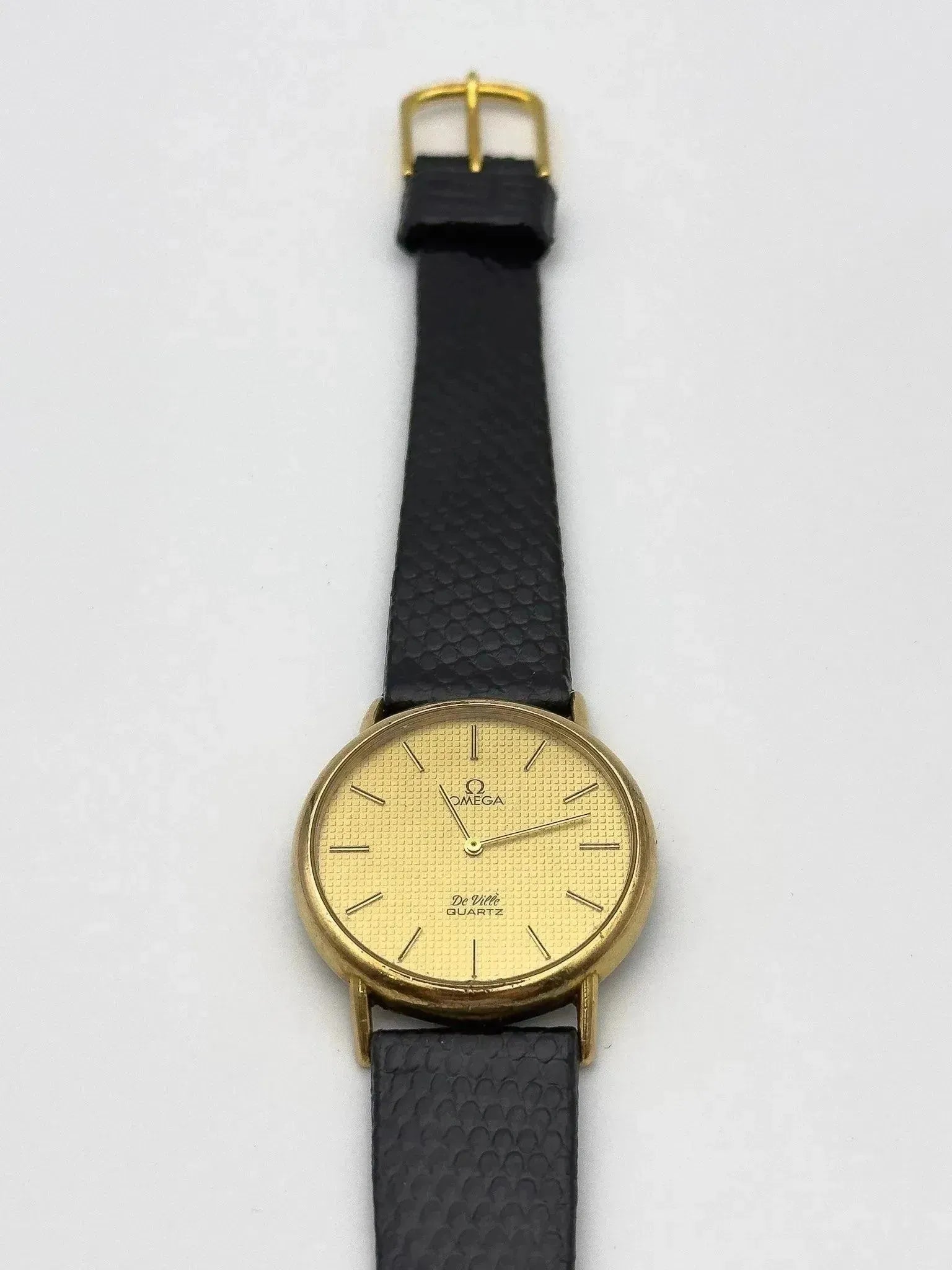 Omega - Circle Gold Clous de Paris - 1977 - Atelier Victor Paris - Vintage Watch Shop Dubai