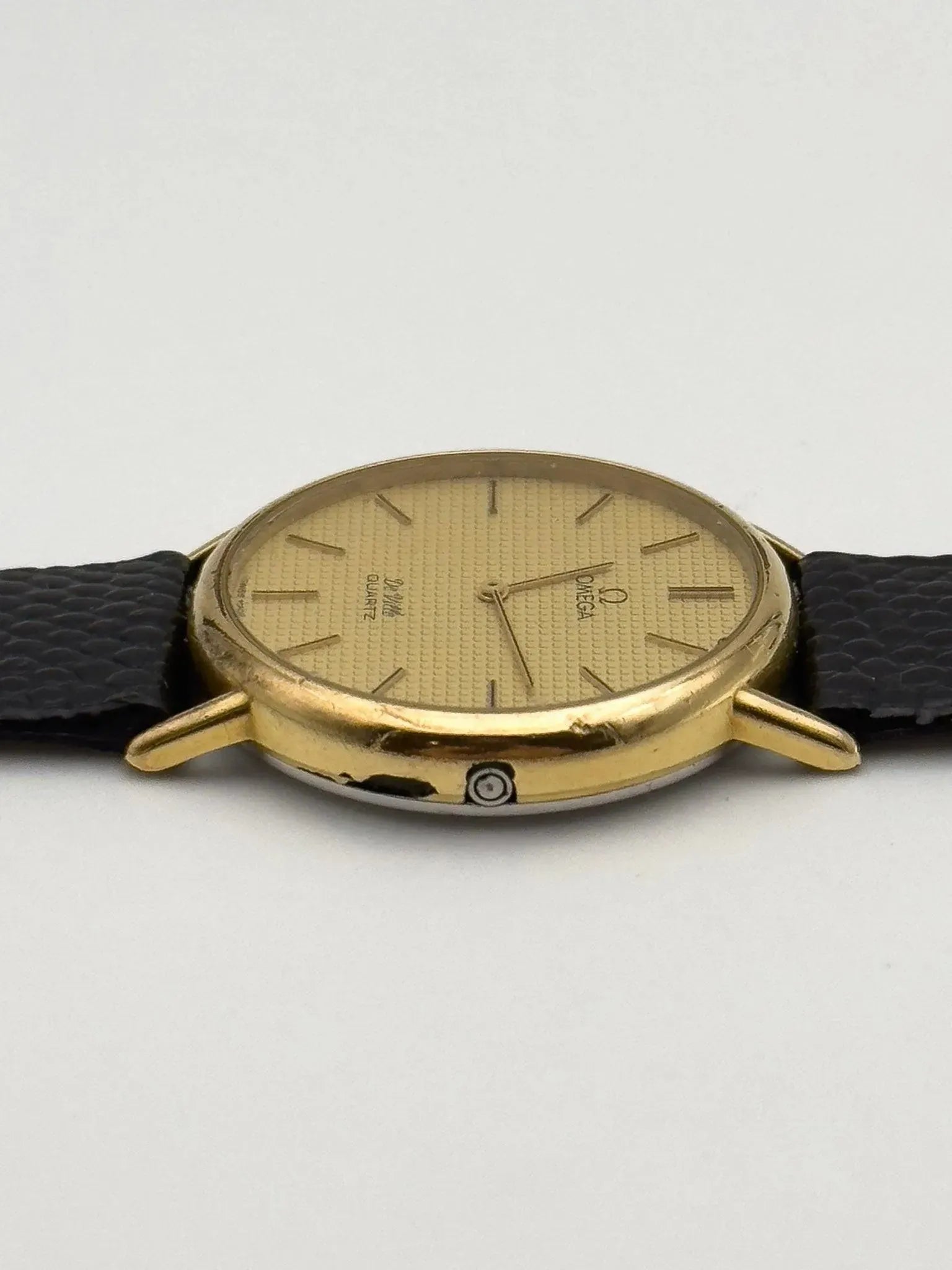 Omega - Circle Gold Clous de Paris - 1977 - Atelier Victor - Vintage Shop