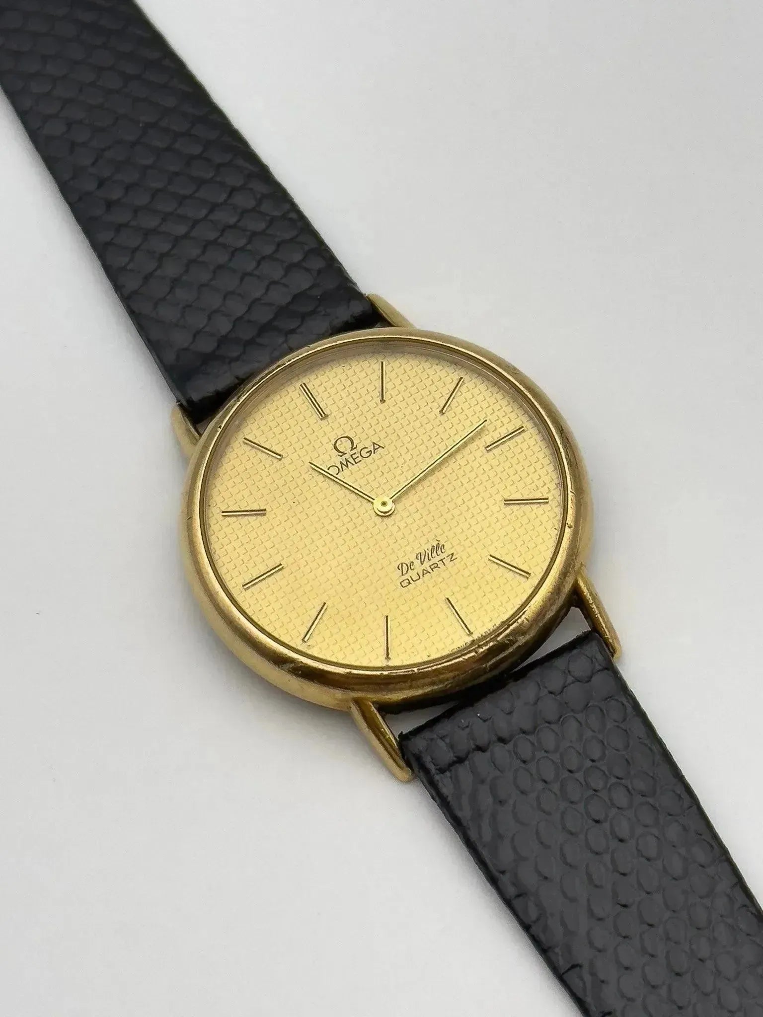 Omega - Circle Gold Clous de Paris - 1977 - Atelier Victor - Vintage Shop