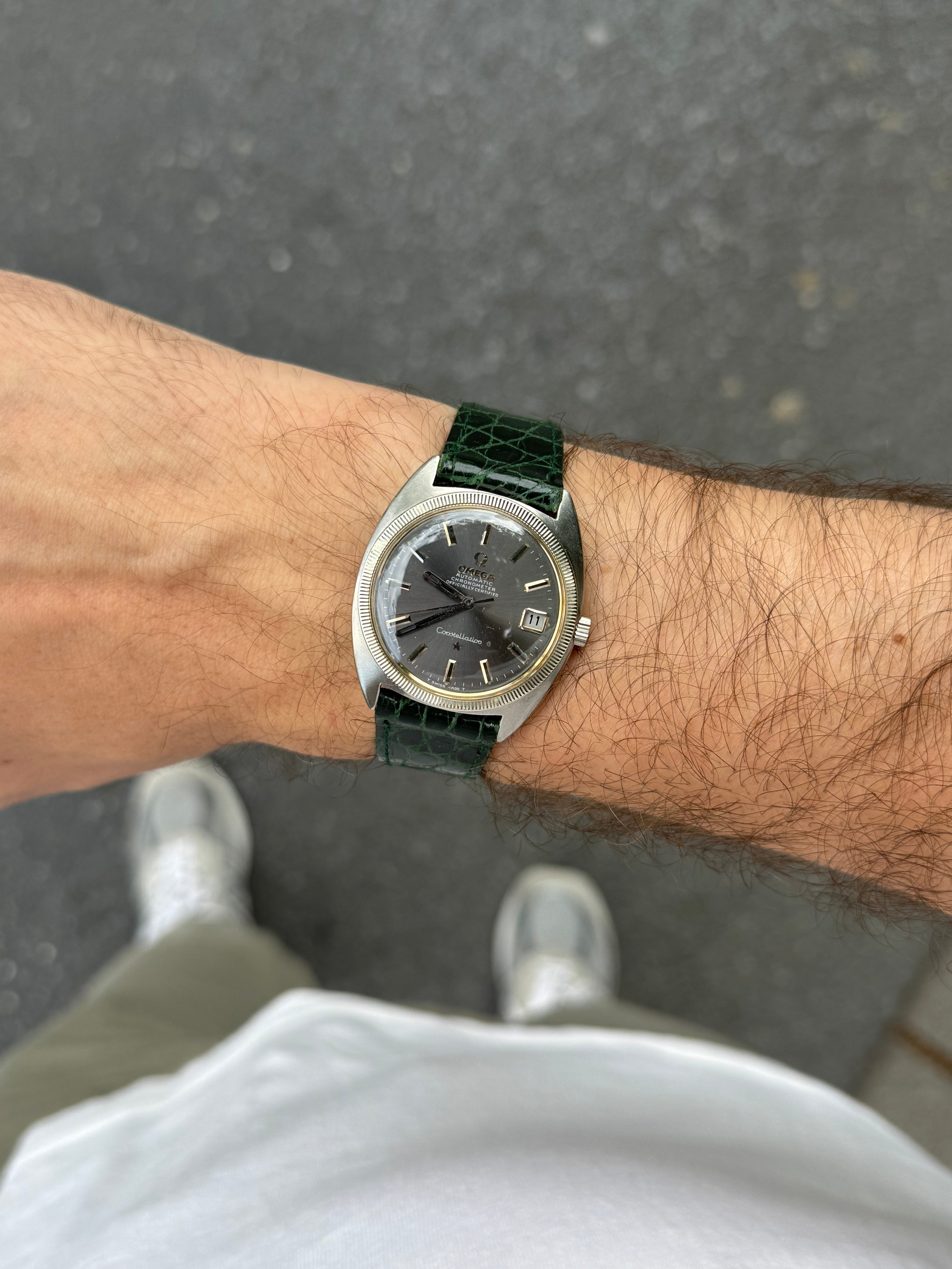 Omega - Constellation 168.027 C-shape Gerald Genta Lunette Anthracite or blanc - 1969 - Atelier Victor - Vintage Shop