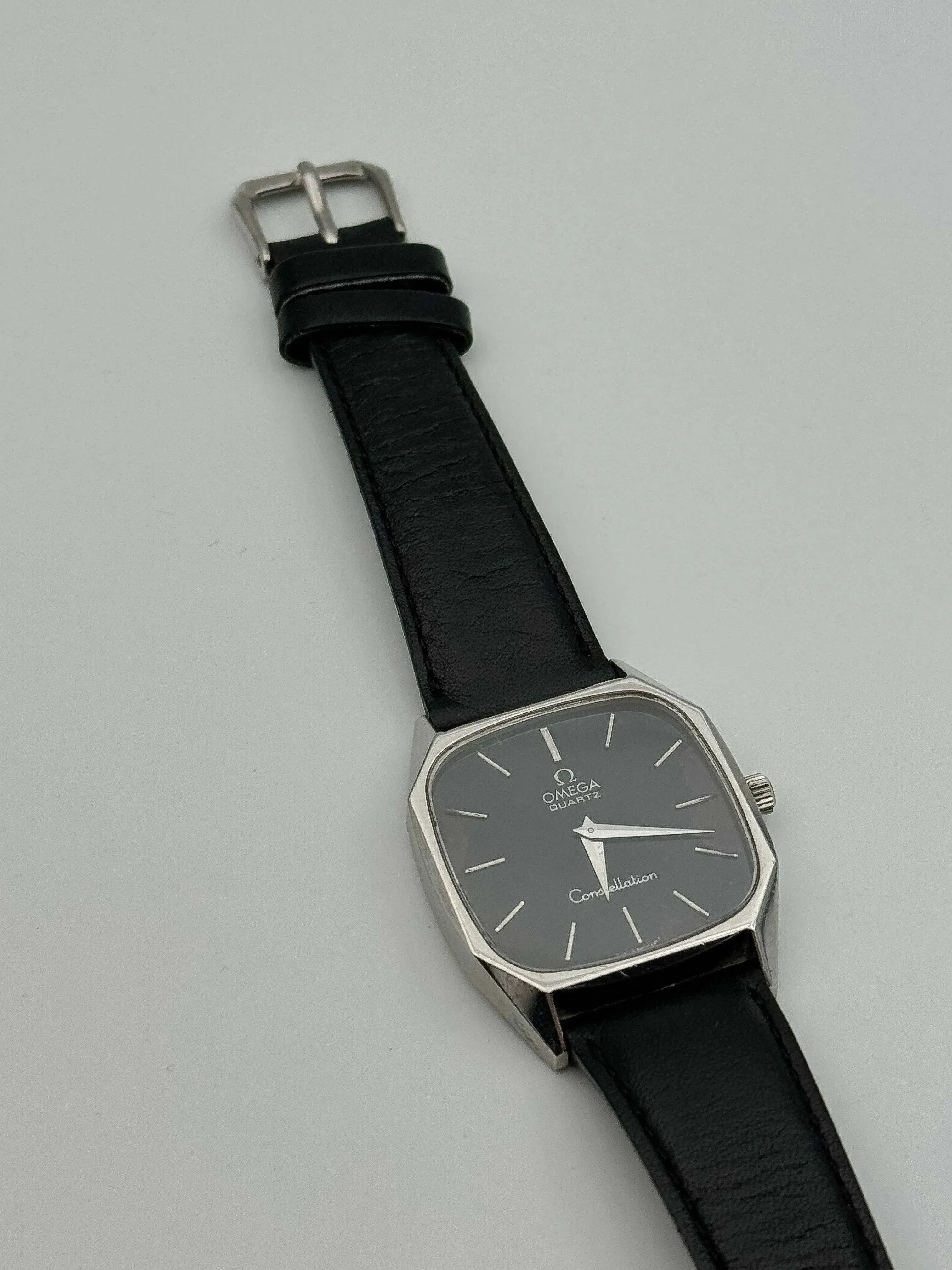 Omega - Constellation Black Dial Black Strap - 1977 - Atelier Victor - Vintage Shop
