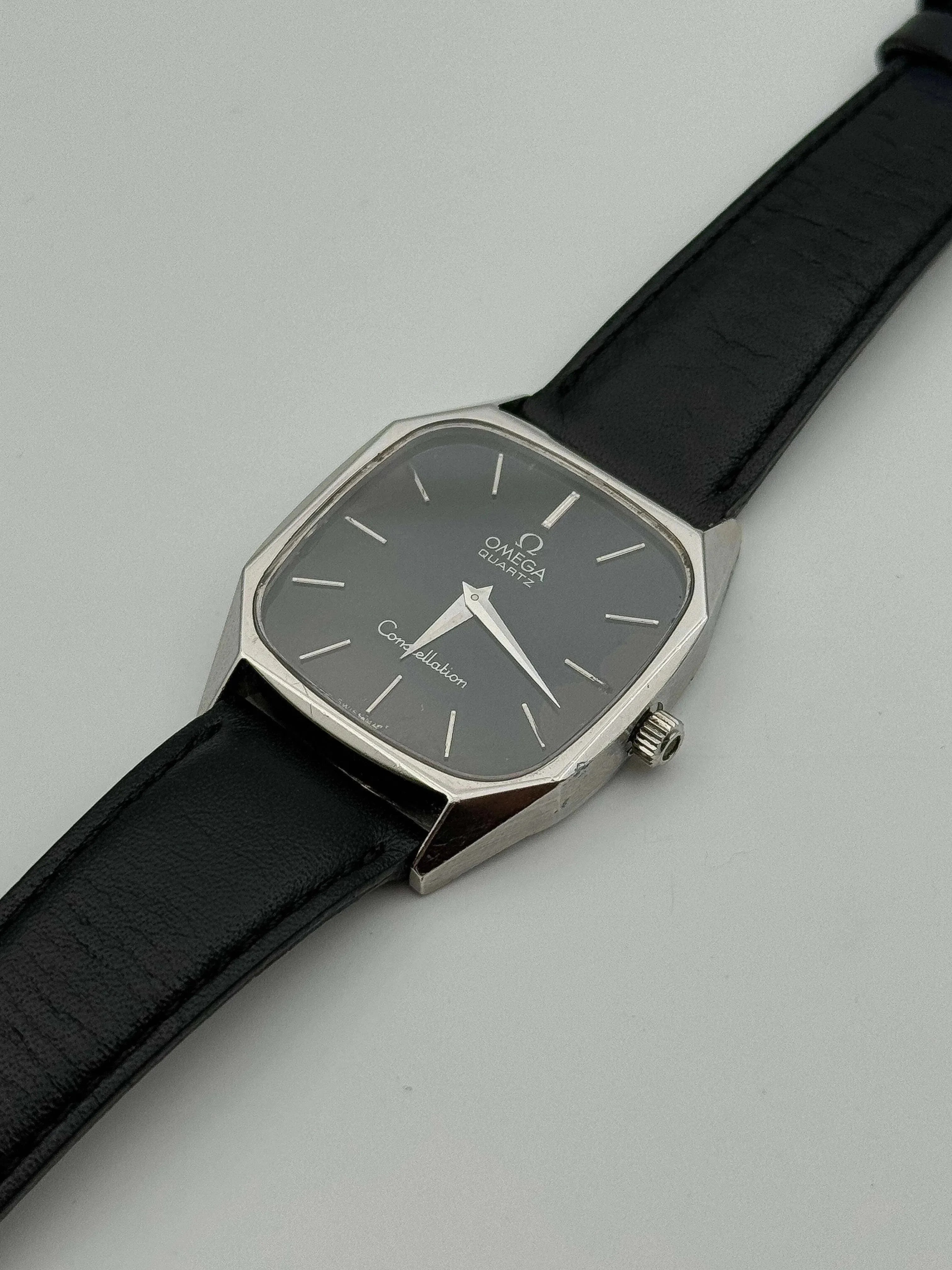 Omega - Constellation Black Dial Black Strap - 1977 - Atelier Victor - Vintage Shop