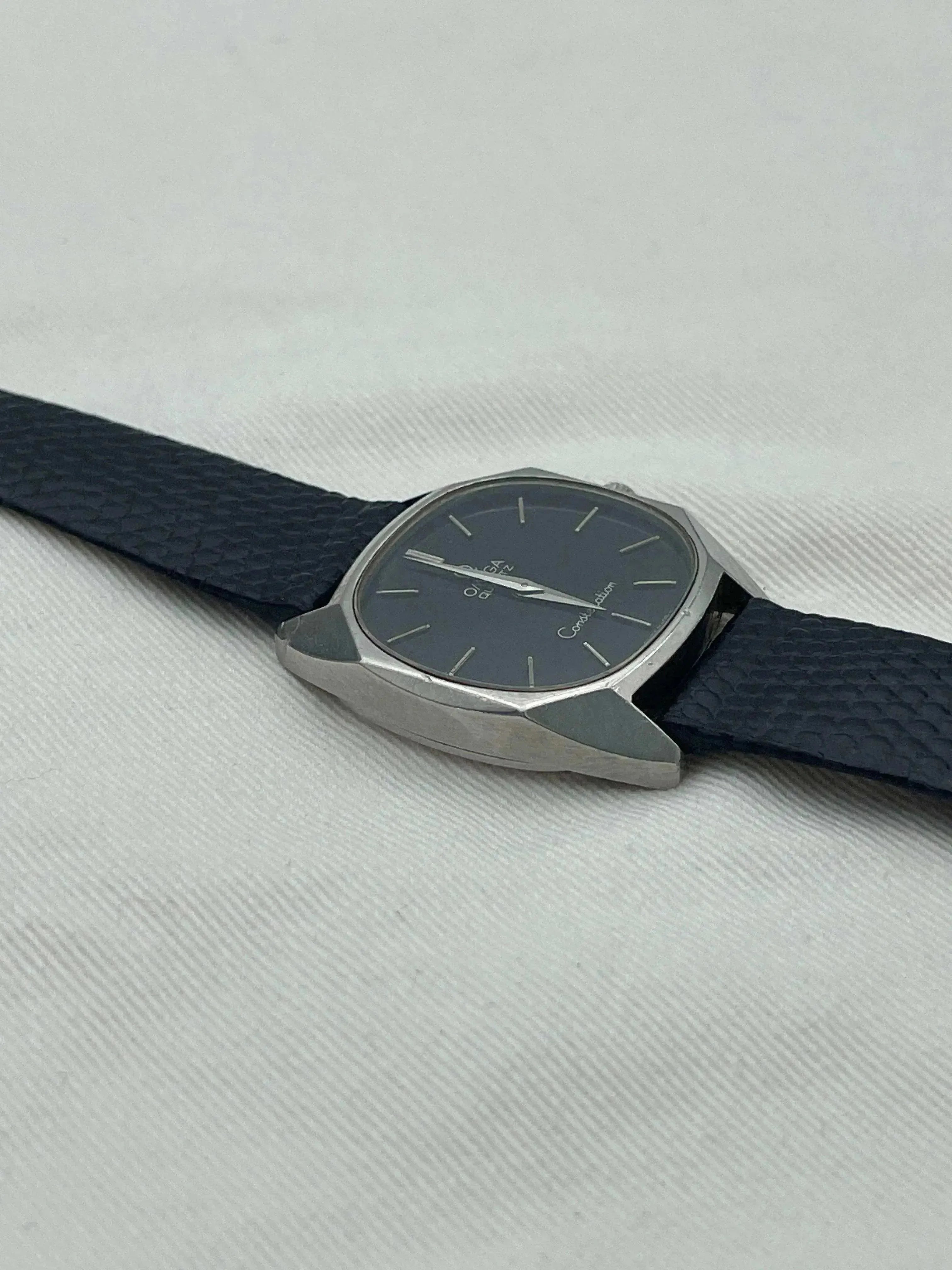 Omega - Constellation Black Quartz - 1975 + bracelet lézard + coursier - Atelier Victor - Vintage Shop