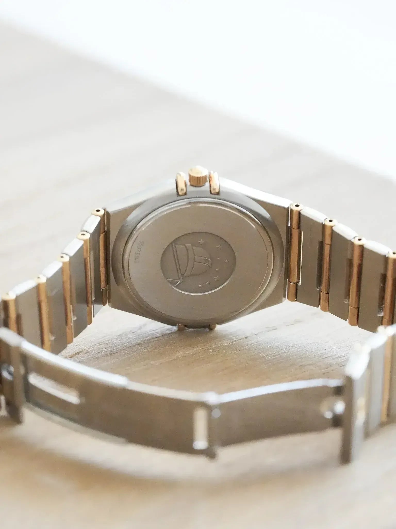 Omega - Constellation Manhattan 1212.10 Nid d'abeille or Acier Or - 1995 - Atelier Victor
