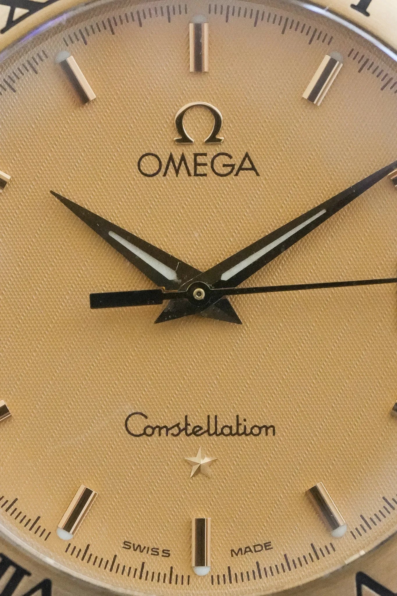 Omega - Constellation Manhattan 1212.10 Nid d'abeille or Acier Or - 1995 - Atelier Victor - Vintage Shop