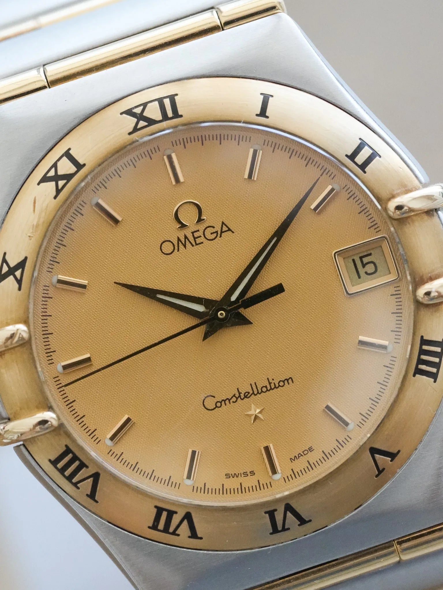 Omega - Constellation Manhattan 1212.10 Nid d'abeille or Acier Or - 1995 - Atelier Victor - Vintage Shop