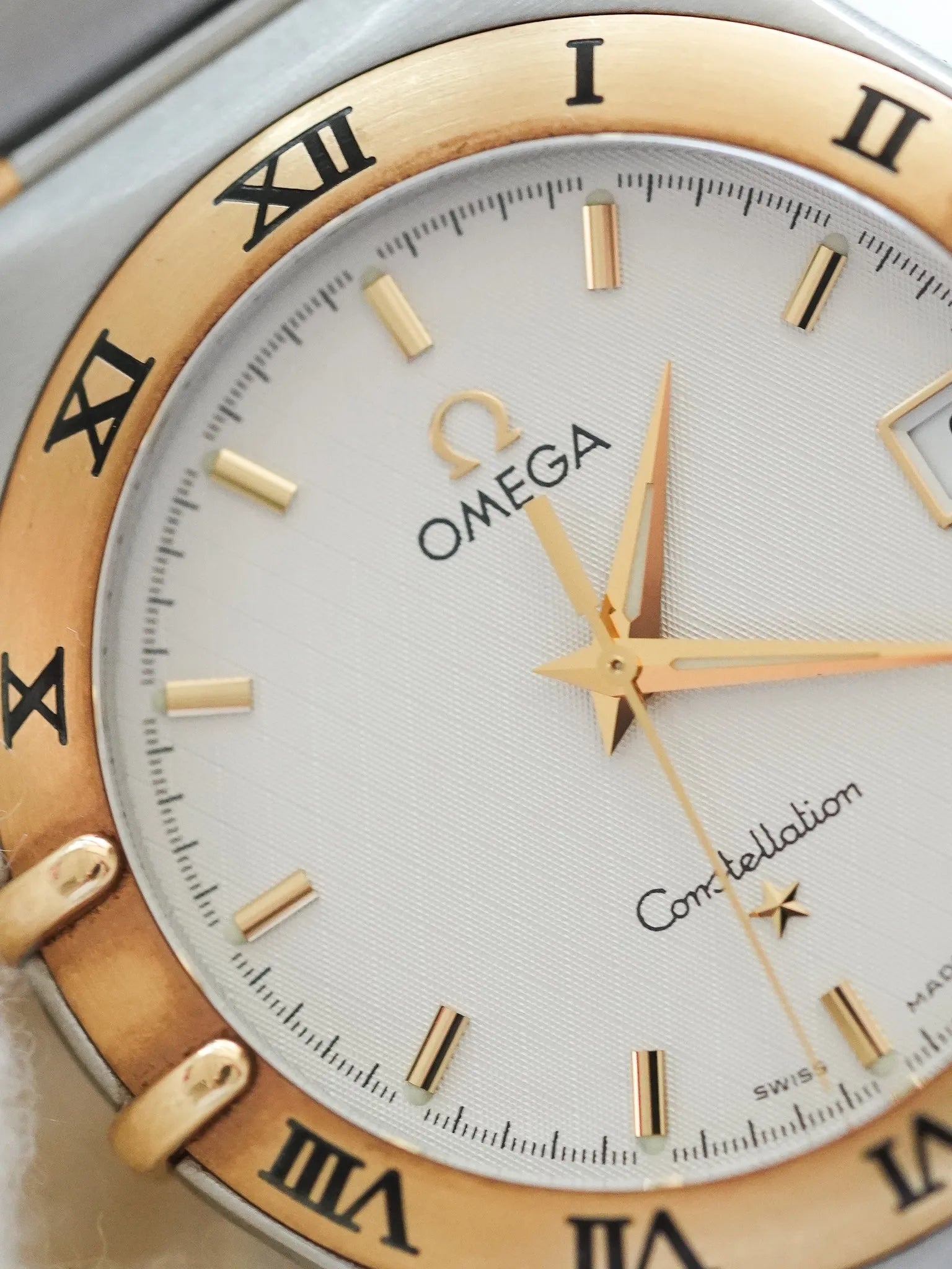Omega - Constellation Manhattan 1213.30.00 Or Acier Cadran Blanc - Papier et Boite - 1998 - Atelier Victor - Vintage Shop