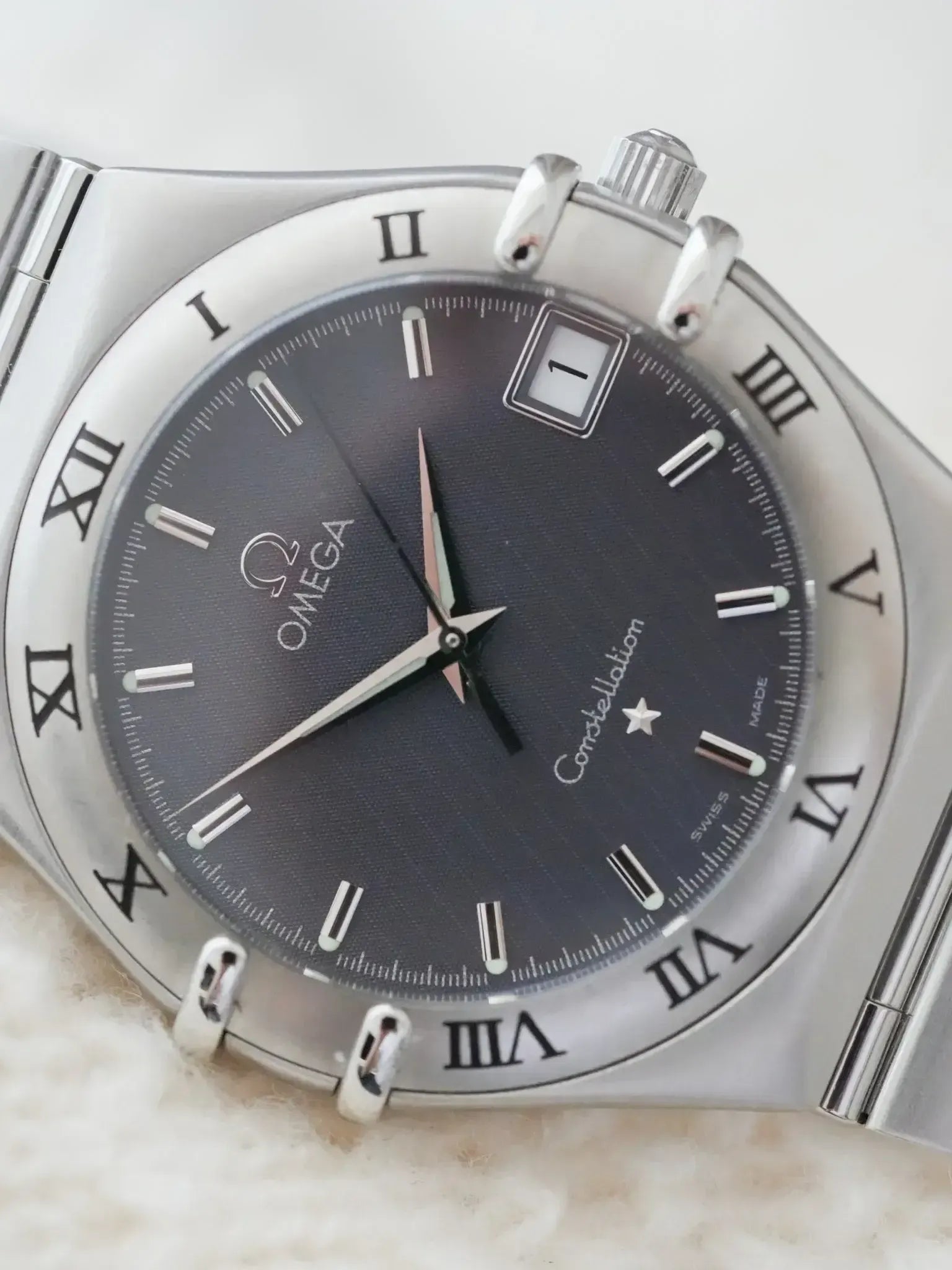 Omega - Constellation Manhattan 1512.40 Anthracite Nid d'abeille Acier - 1998 - Atelier Victor