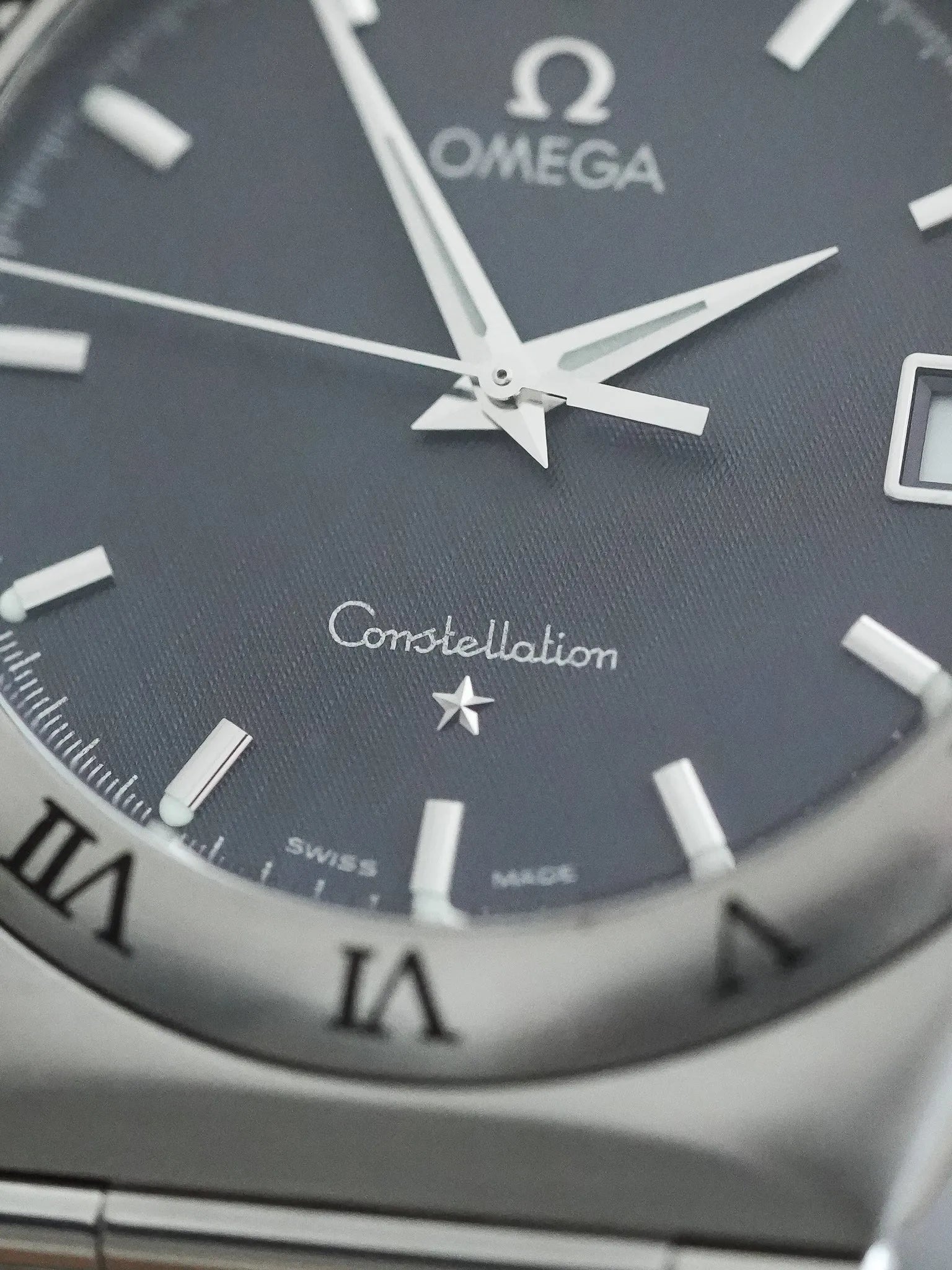 Omega - Constellation Manhattan 1512.40 Anthracite Nid d'abeille Acier - 1998 - Atelier Victor Paris - Vintage Watch Shop Dubai