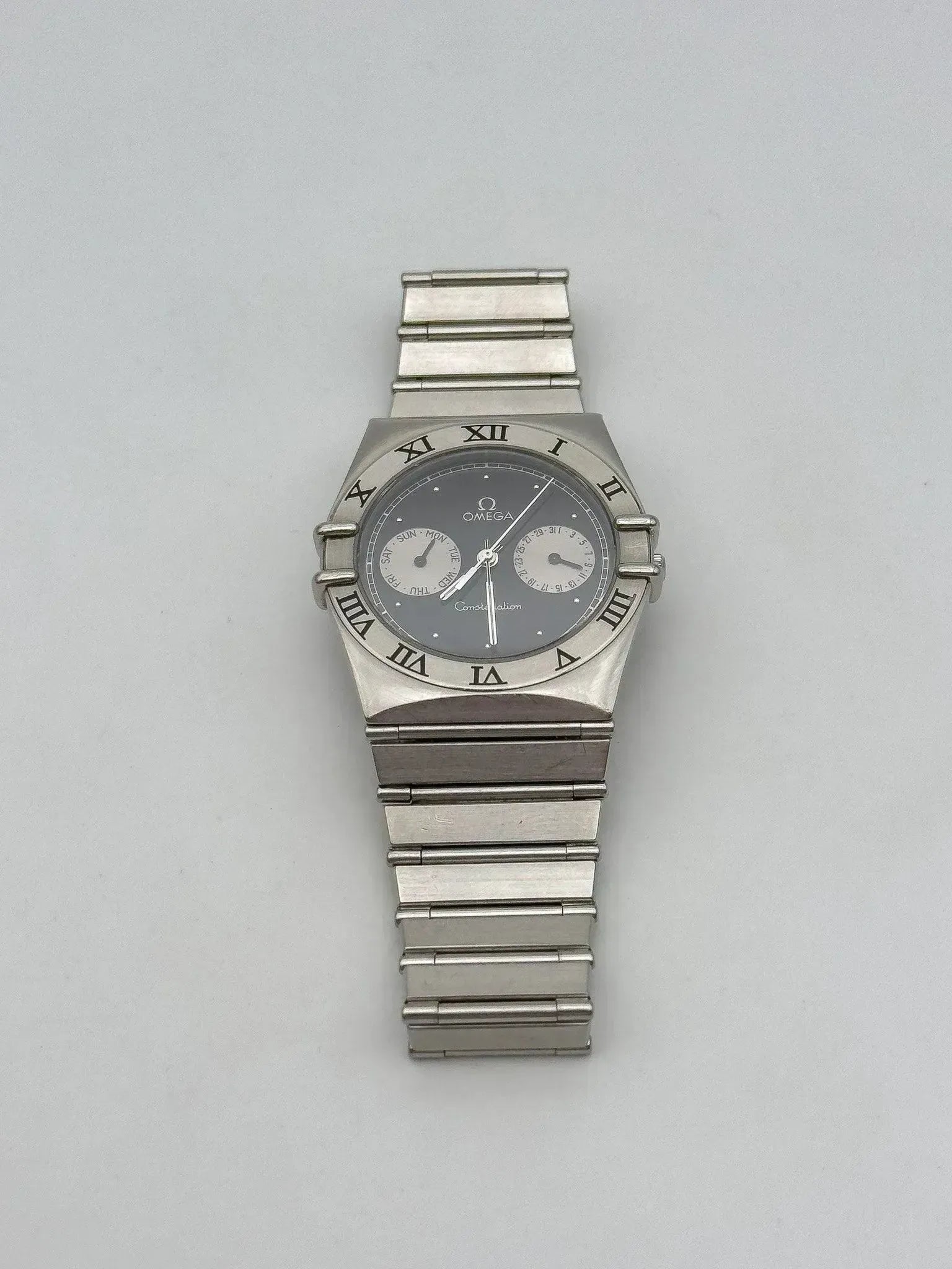 Omega - Constellation Manhattan Daydate Cadran noir - 1990s - Atelier Victor