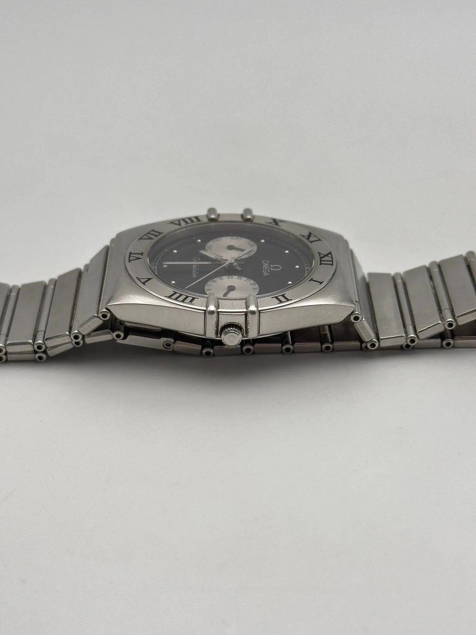 Omega - Constellation Manhattan Daydate Cadran noir - 1990s - Atelier Victor - Vintage Shop