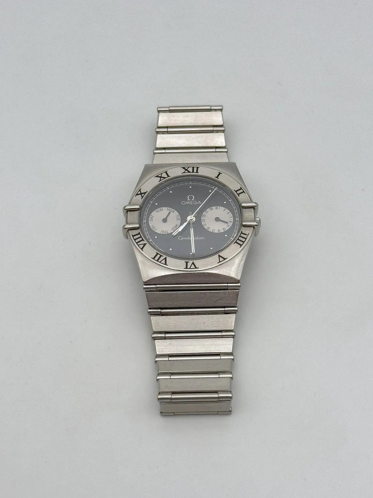 Omega - Constellation Manhattan Daydate Cadran noir - 1990s - Atelier Victor - Vintage Shop