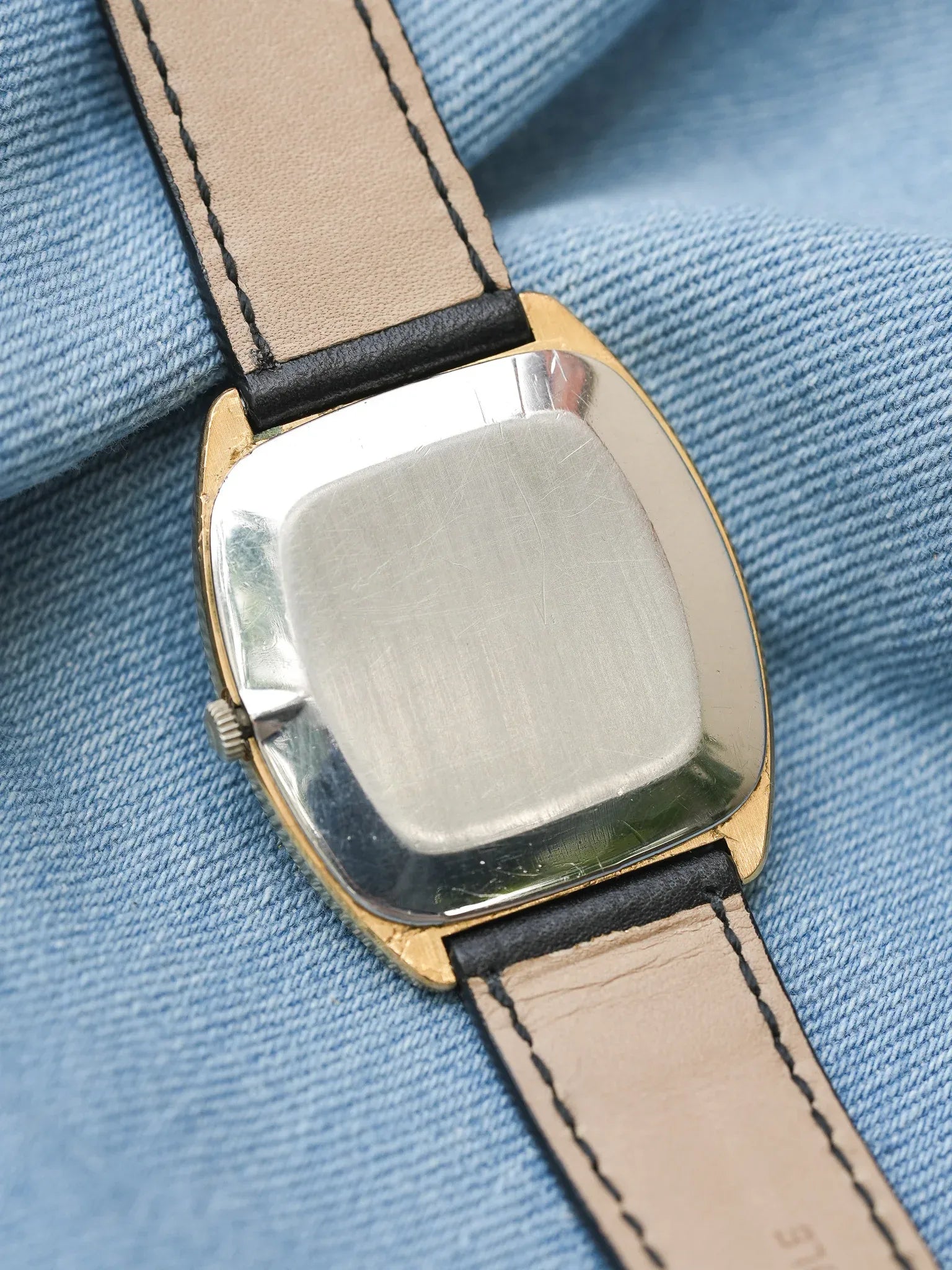 Omega - De Ville 111.0139 Tonneau Plaqué or cadran blanc romain - 1977 - Atelier Victor - Vintage Shop