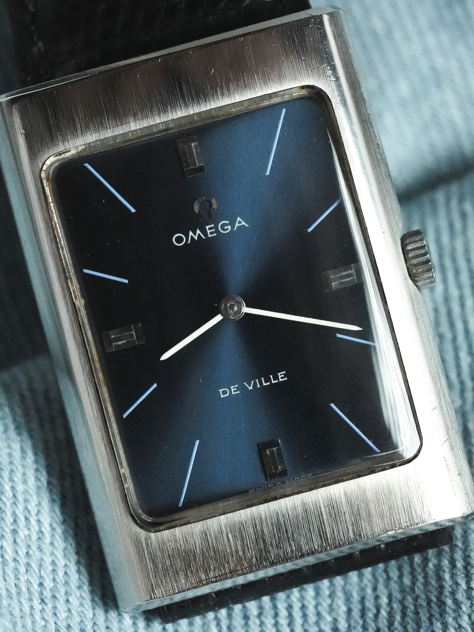 Omega - De Ville 111.101 Tank Bleu Acier Brossé - 1970 - Atelier Victor - Vintage Shop