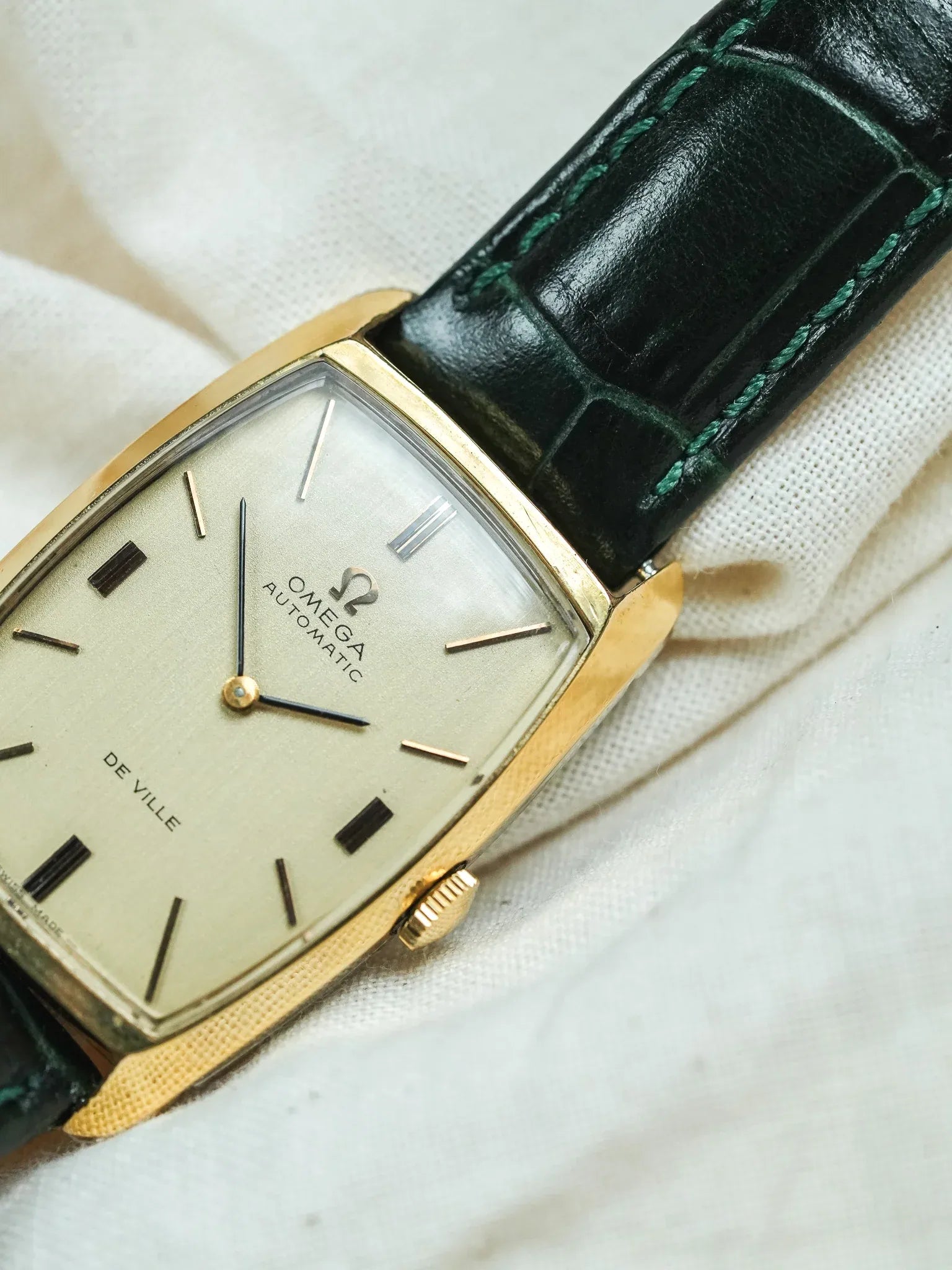 Omega - De Ville 151.021 Tonneau Automatique Plaqué or - 1970 - Atelier Victor - Vintage Shop