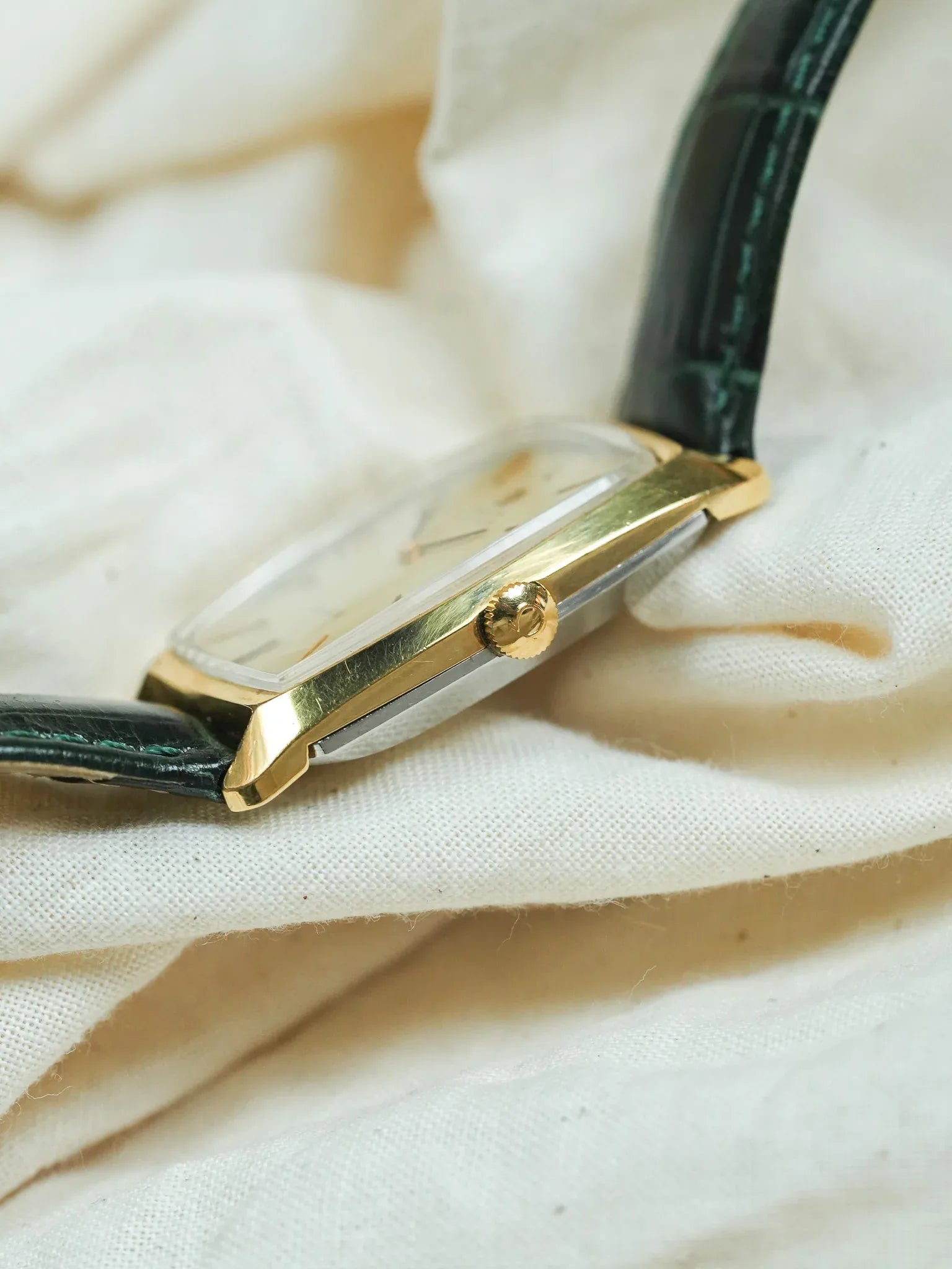 Omega - De Ville 151.021 Tonneau Automatique Plaqué or - 1970 - Atelier Victor - Vintage Shop