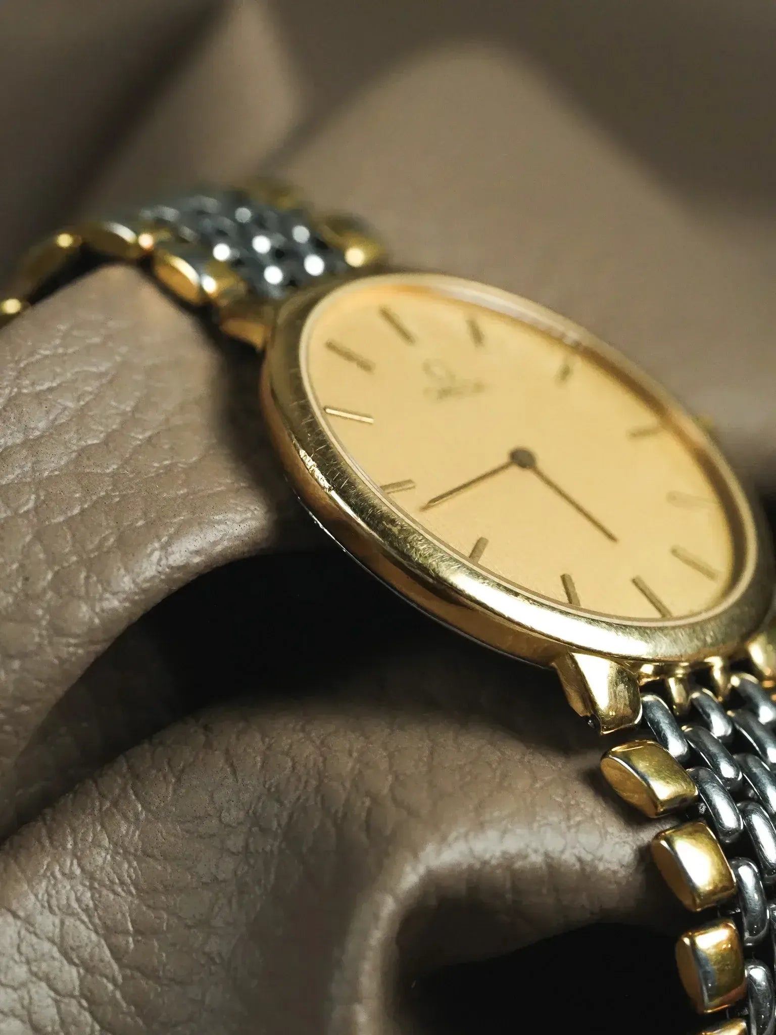 Omega - De Ville 395.0875.2 Ultra Slim Grain de riz acier or Tapisserie or - 1989 - Atelier Victor