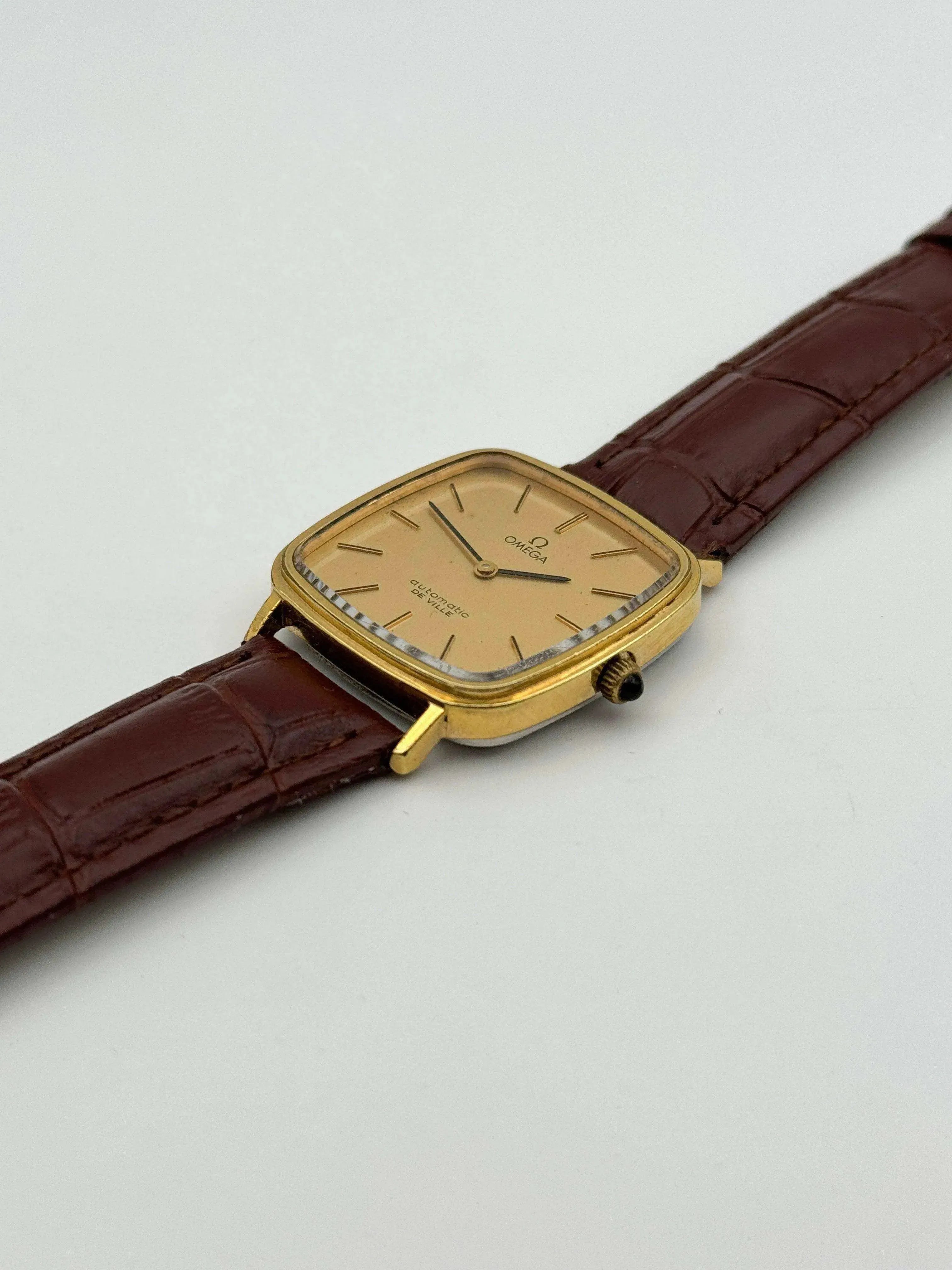 Omega - De Ville Carrée Plaqué or Cabochon - 1973 - Atelier Victor - Vintage Shop