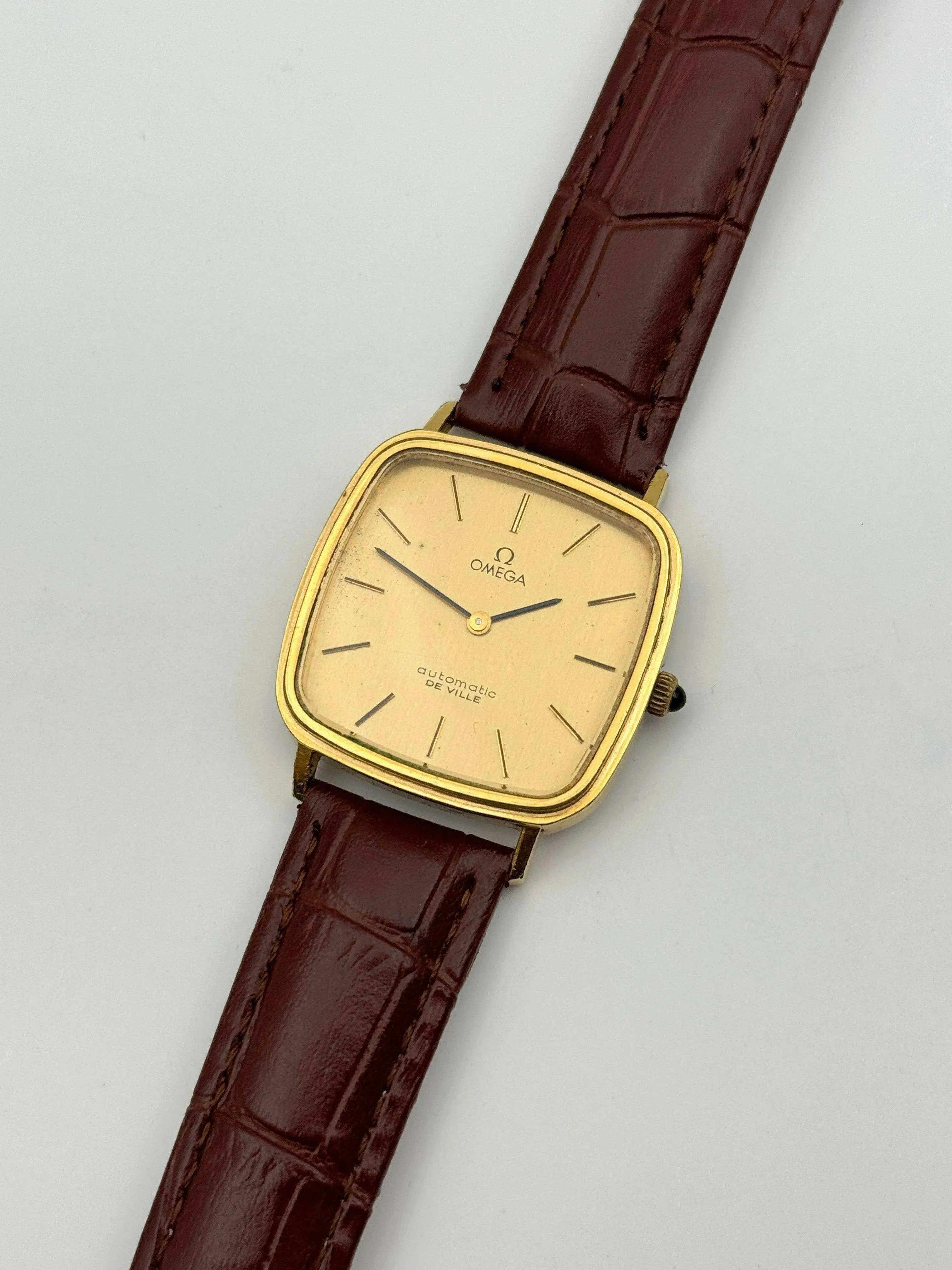 Omega - De Ville Carrée Plaqué or Cabochon - 1973 - Atelier Victor - Vintage Shop