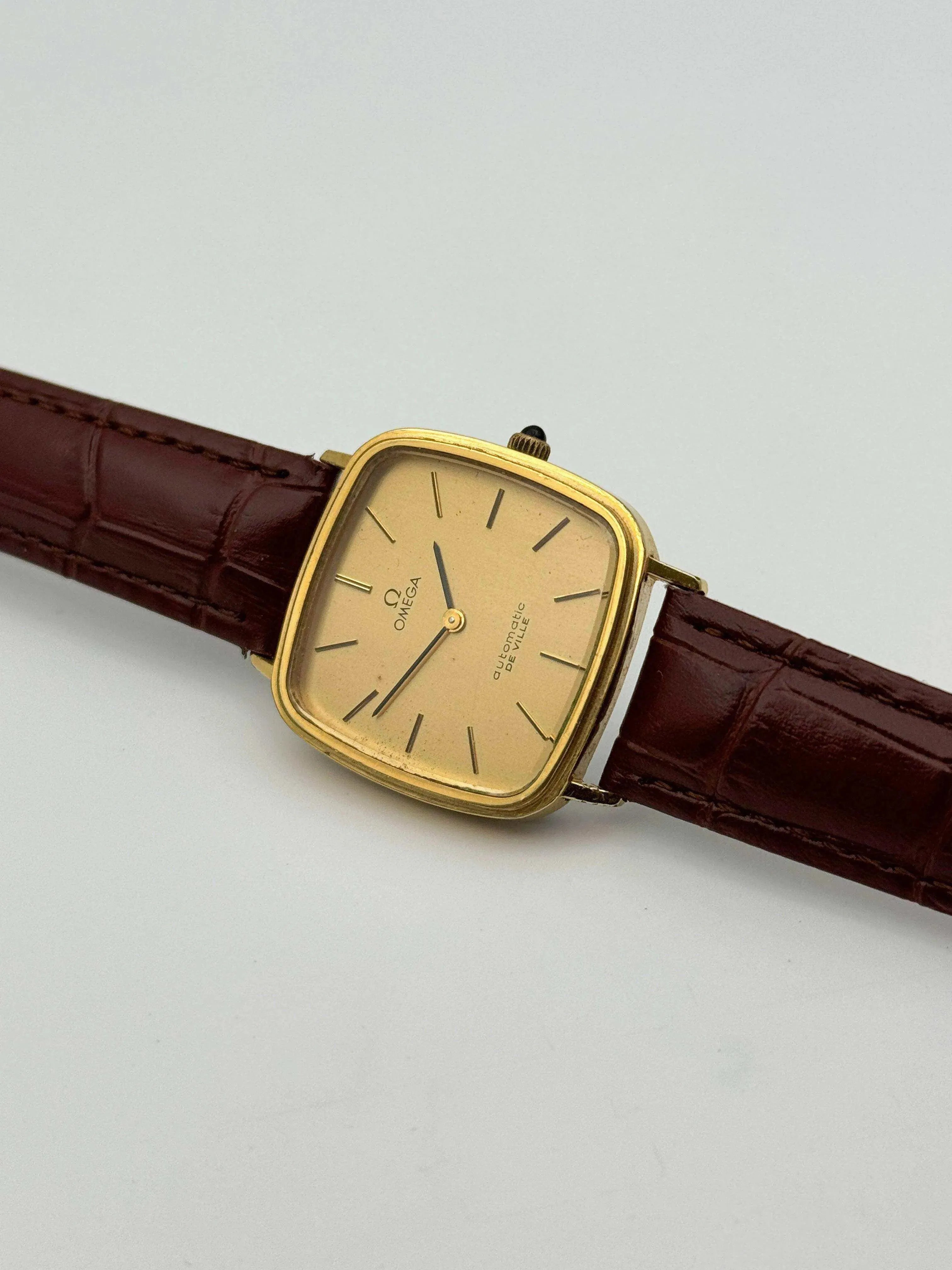 Omega - De Ville Carrée Plaqué or Cabochon - 1973 - Atelier Victor - Vintage Shop