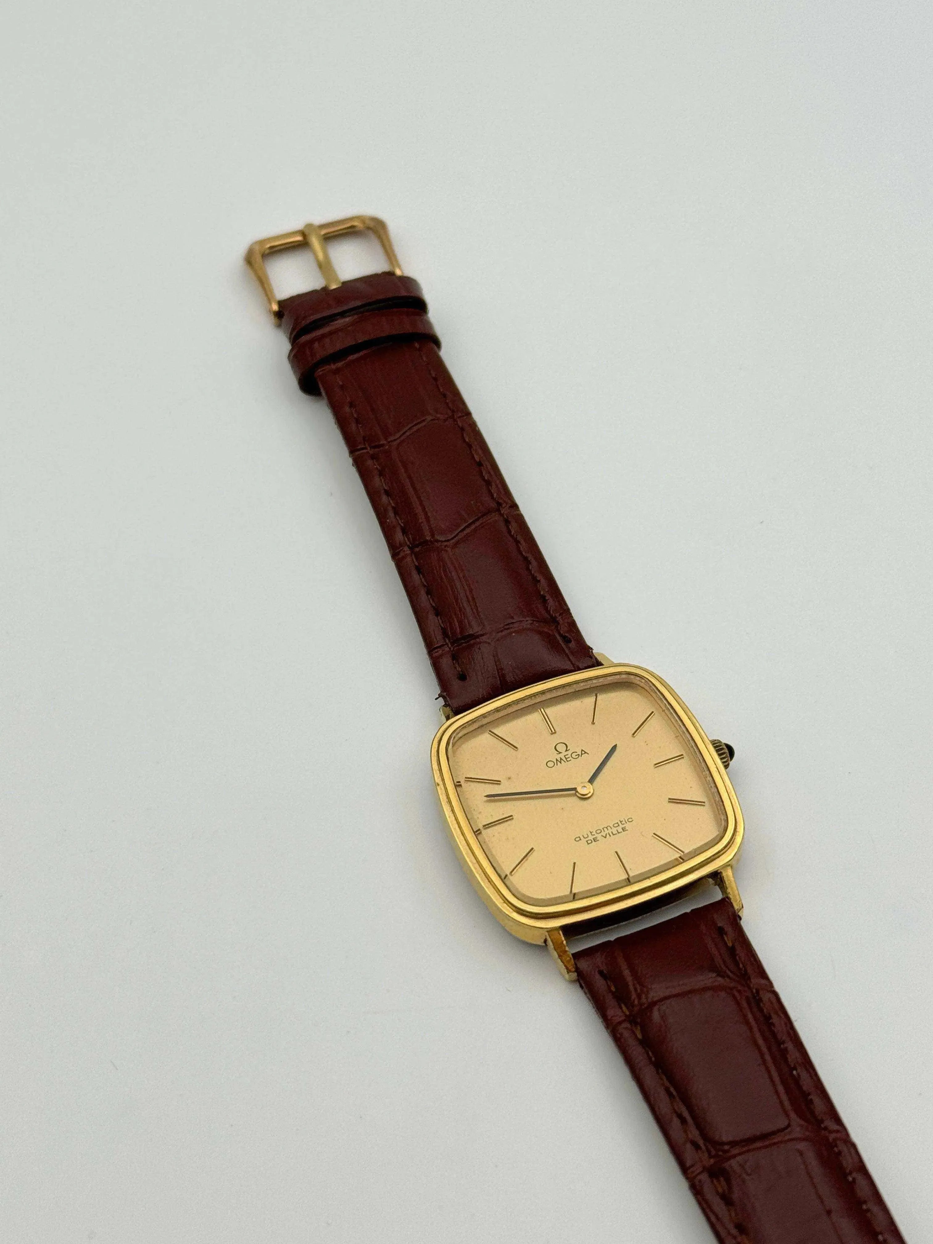 Omega - De Ville Carrée Plaqué or Cabochon - 1973 - Atelier Victor - Vintage Shop
