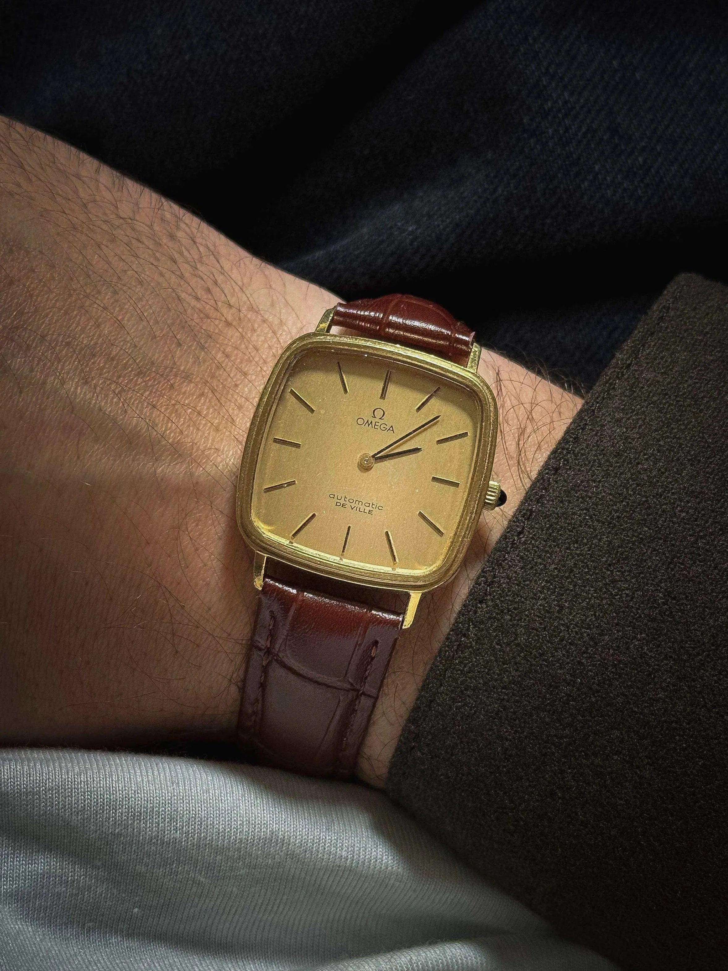 Omega - De Ville Carrée Plaqué or Cabochon - 1973 - Atelier Victor - Vintage Shop