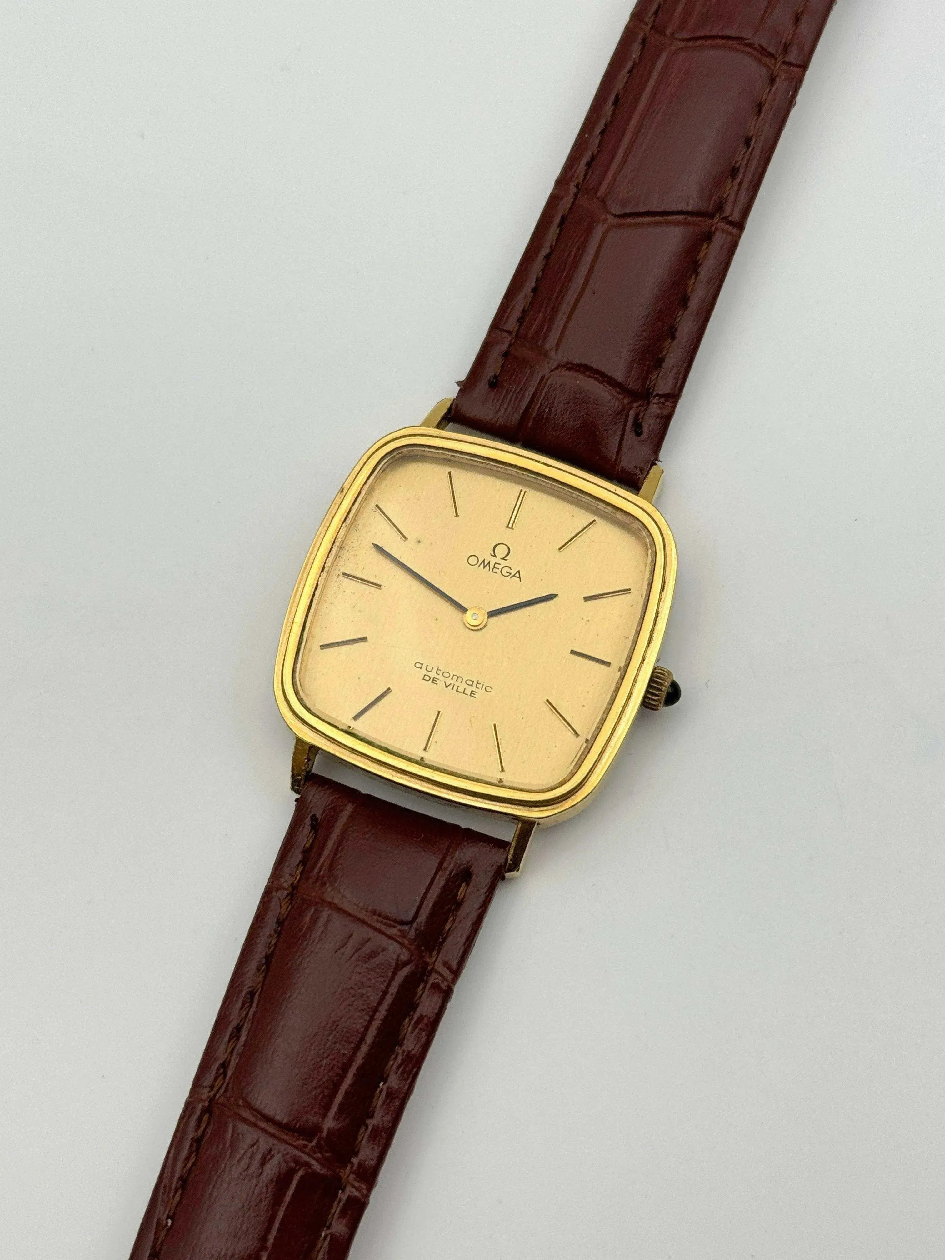 Omega - De Ville Carrée Plaqué or Cabochon - 1973 - Atelier Victor - Vintage Shop