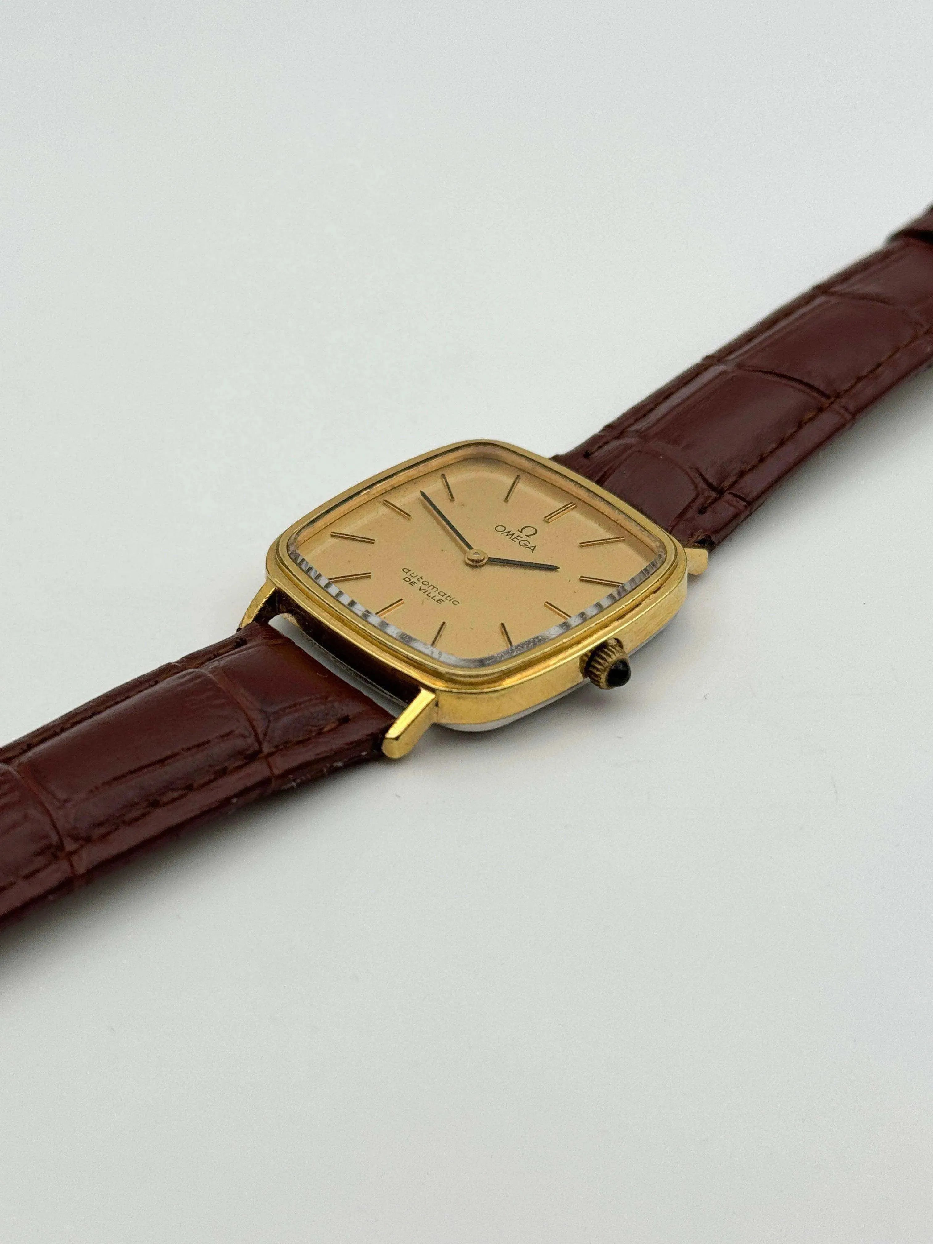 Omega - De Ville Carrée Plaqué or Cabochon - 1973 - Atelier Victor - Vintage Shop