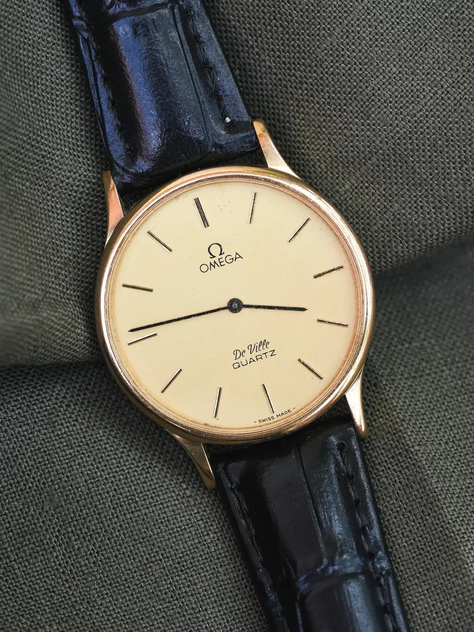 Omega - De Ville Circle Or Quartz Poussoir - 1982 - Atelier Victor