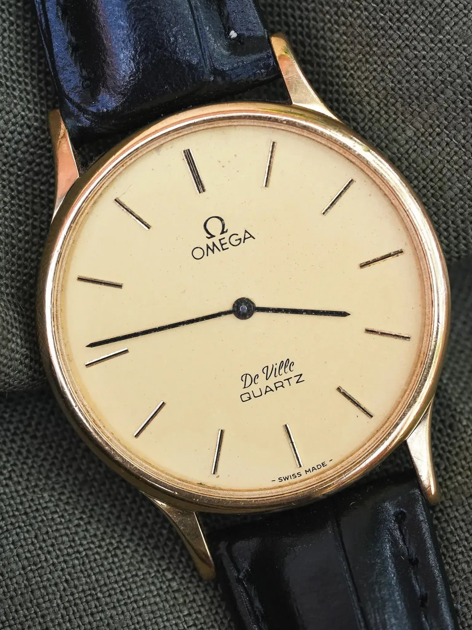 Omega - De Ville Circle Or Quartz Poussoir - 1982 - Atelier Victor