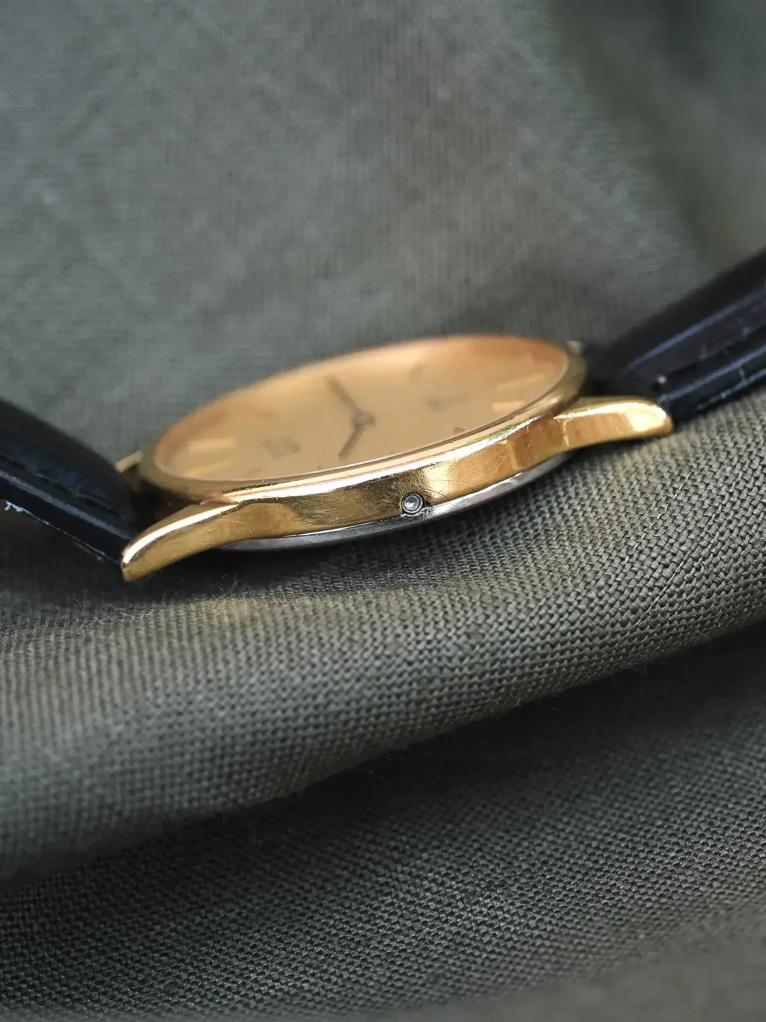 Omega - De Ville Circle Or Quartz Poussoir - 1982 - Atelier Victor