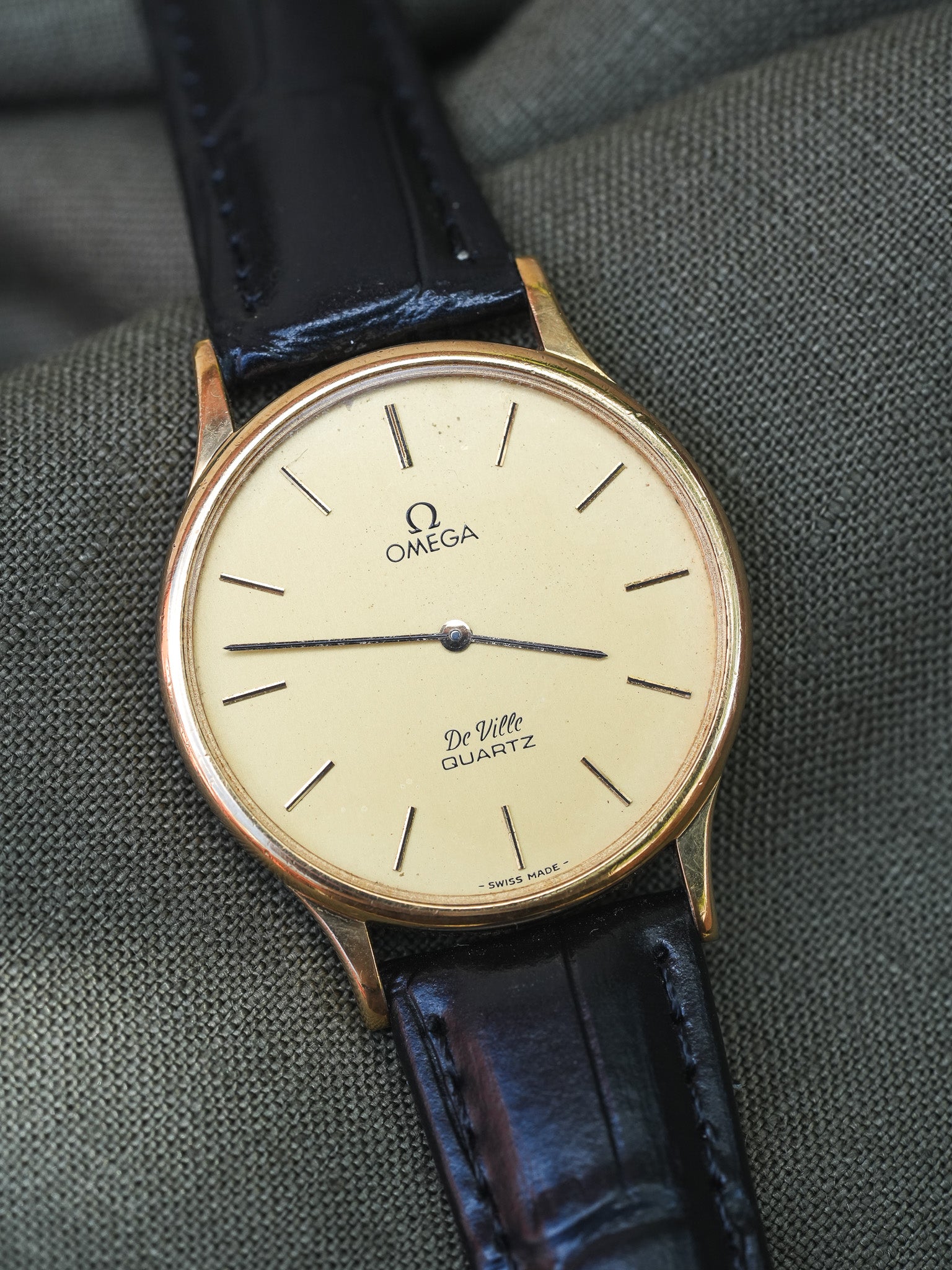 Omega - De Ville Circle Or Quartz Poussoir - 1982 - Atelier Victor Paris - Vintage Watch Shop Dubai