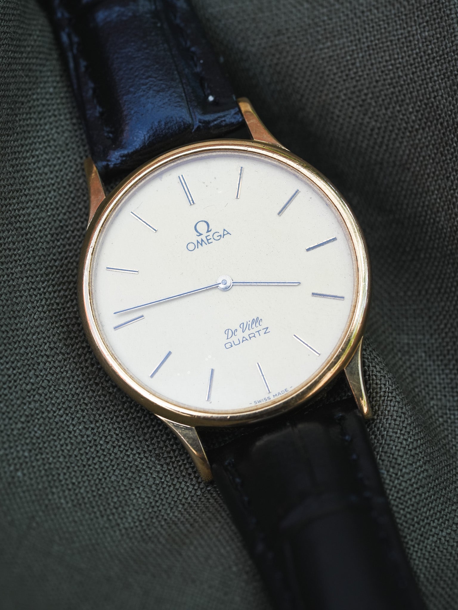 Omega - De Ville Circle Or Quartz Poussoir - 1982 - Atelier Victor Paris - Vintage Watch Shop Dubai