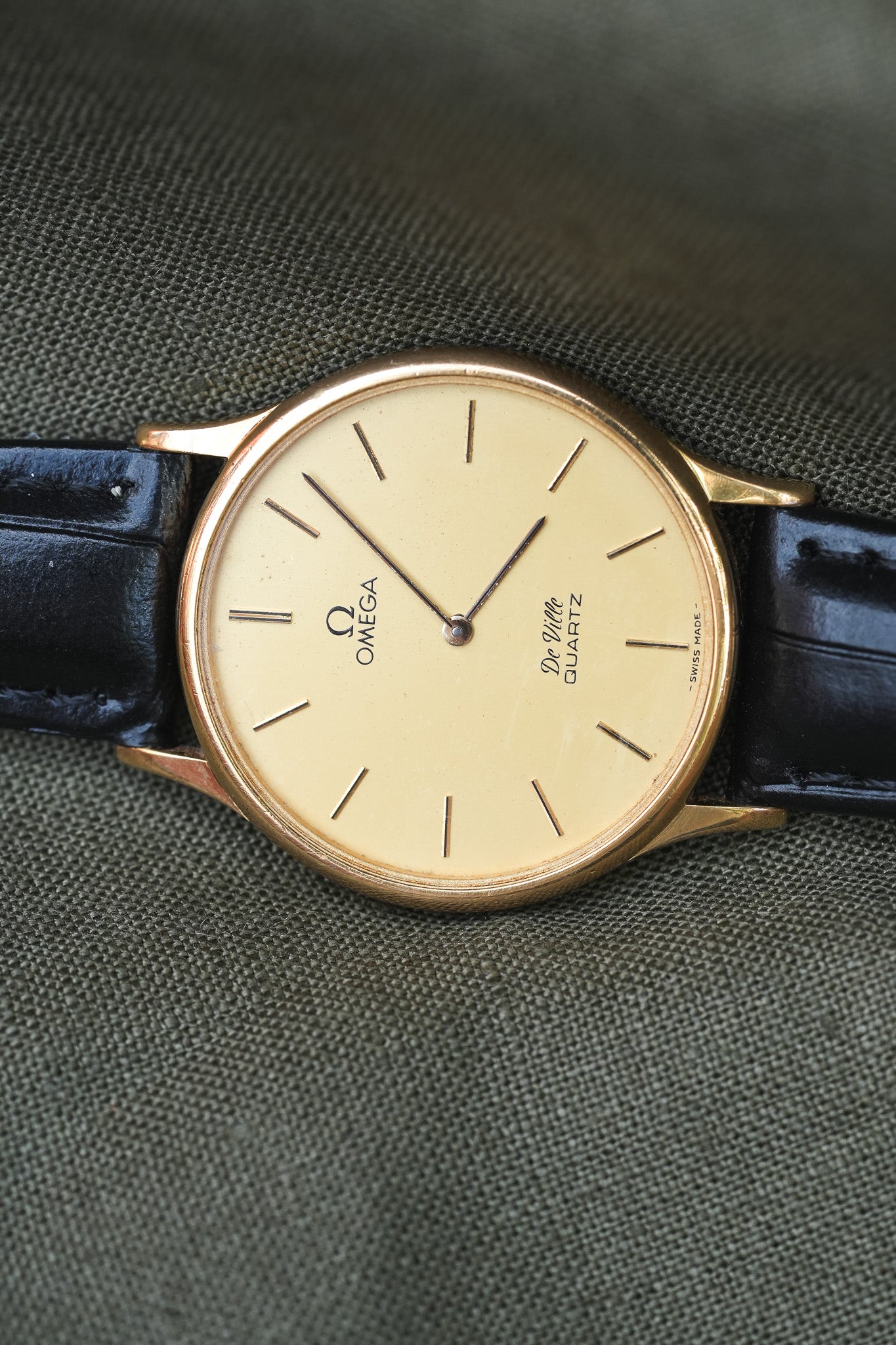 Omega - De Ville Circle Or Quartz Poussoir - 1982 - Atelier Victor Paris - Vintage Watch Shop Dubai