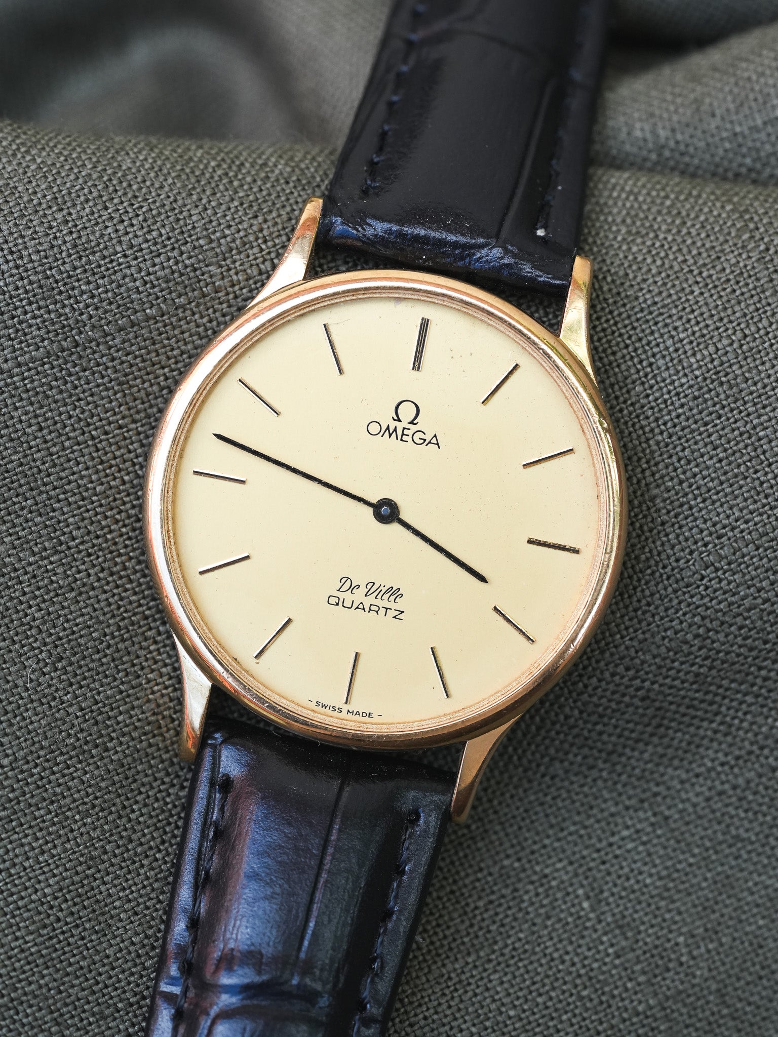 Omega - De Ville Circle Or Quartz Poussoir - 1982 - Atelier Victor Paris - Vintage Watch Shop Dubai