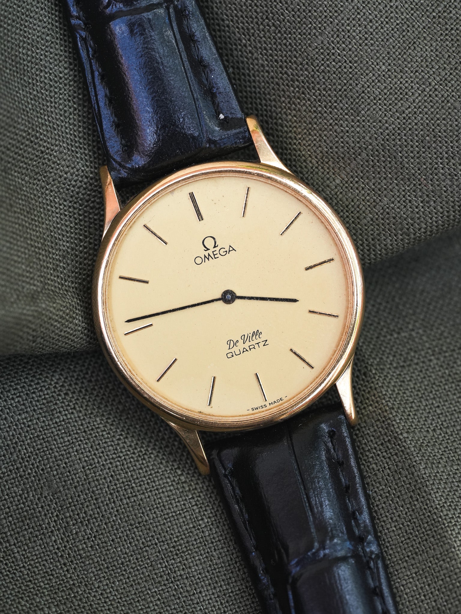 Omega - De Ville Circle Or Quartz Poussoir - 1982 - Atelier Victor Paris - Vintage Watch Shop Dubai