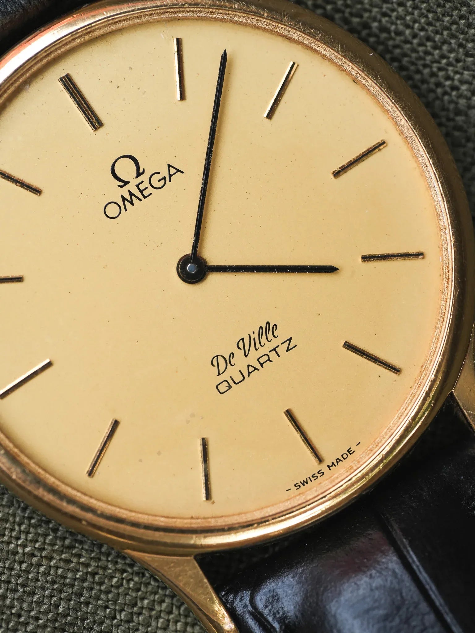 Omega - De Ville Circle Or Quartz Poussoir - 1982 - Atelier Victor - Vintage Shop