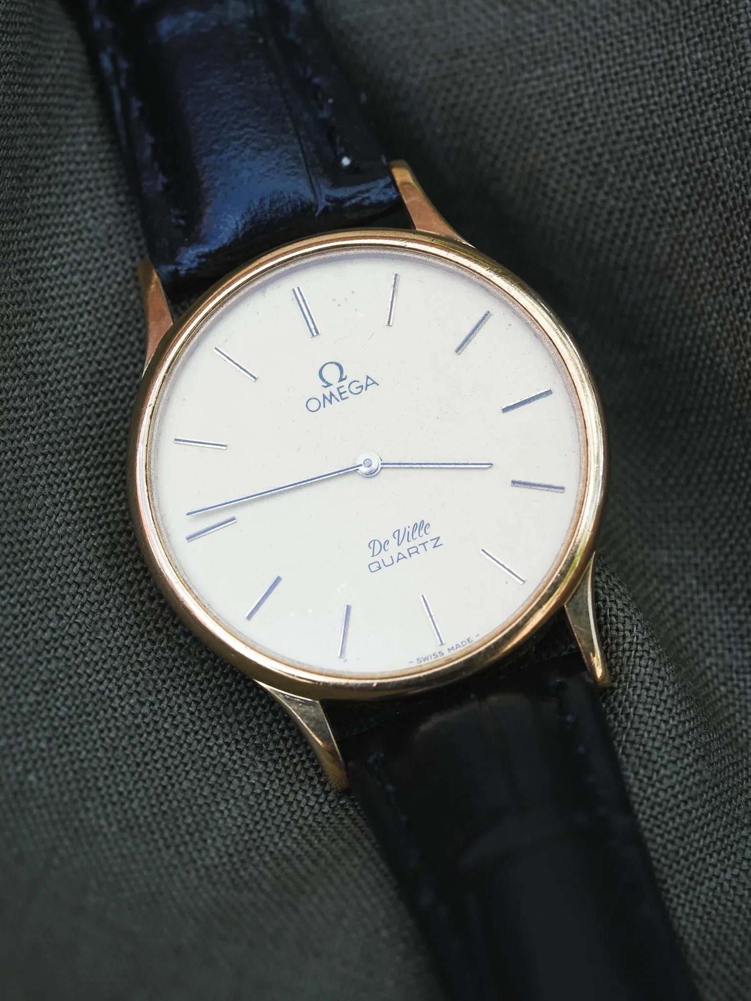 Omega - De Ville Circle Or Quartz Poussoir - 1982 - Atelier Victor - Vintage Shop
