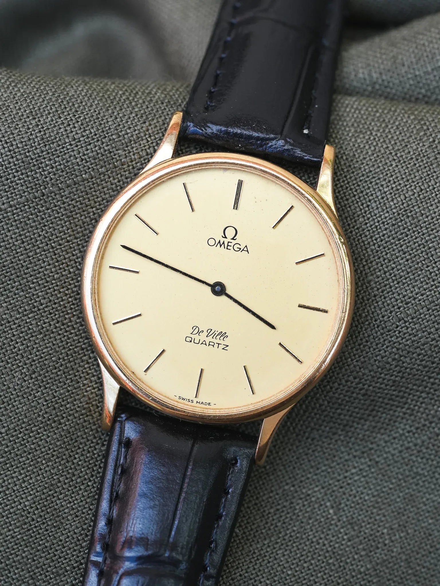 Omega - De Ville Circle Or Quartz Poussoir - 1982 - Atelier Victor - Vintage Shop