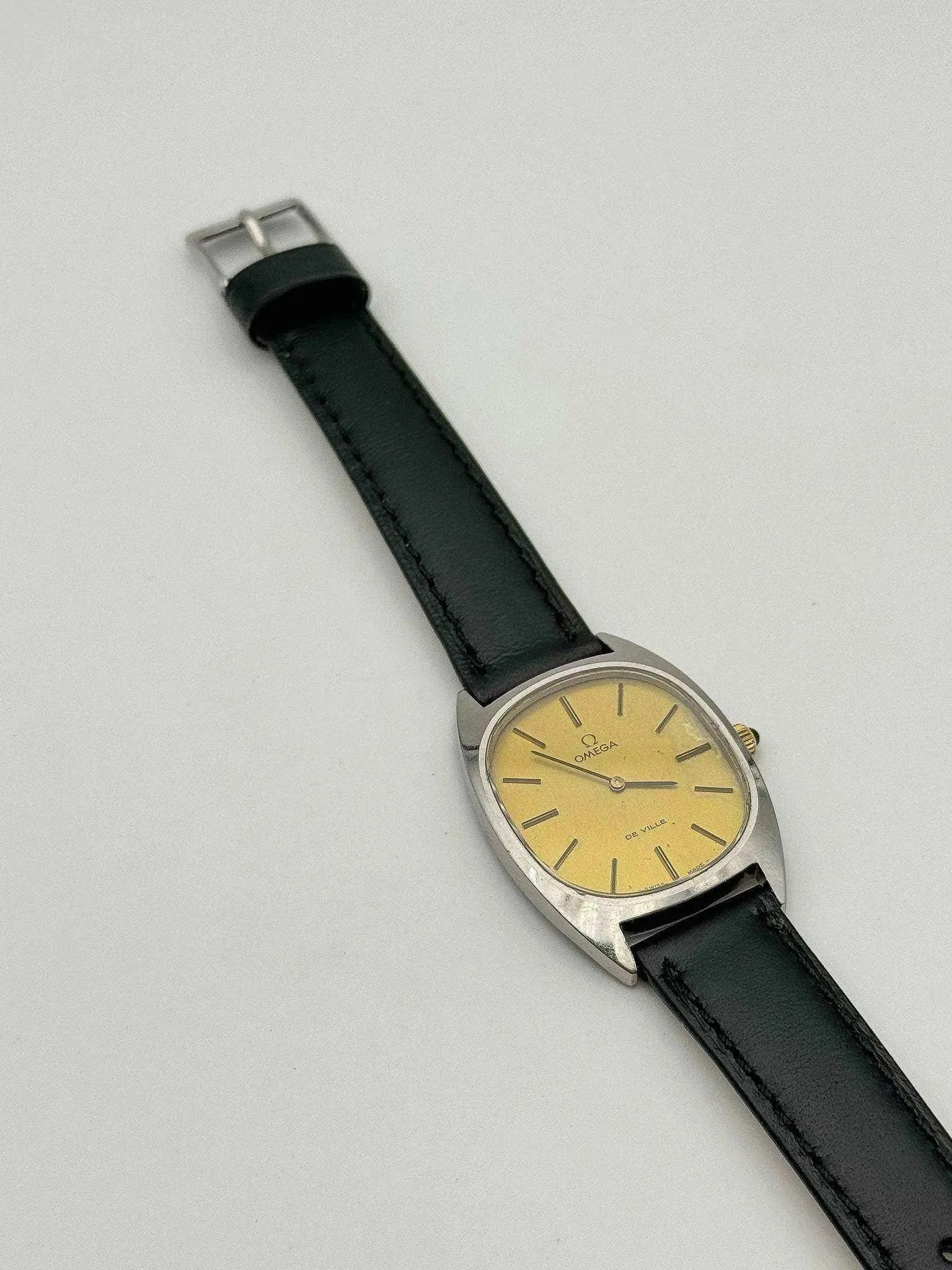 Omega - De Ville Oval Yellow Meca - 1977 - Atelier Victor Paris - Vintage Watch Shop Dubai