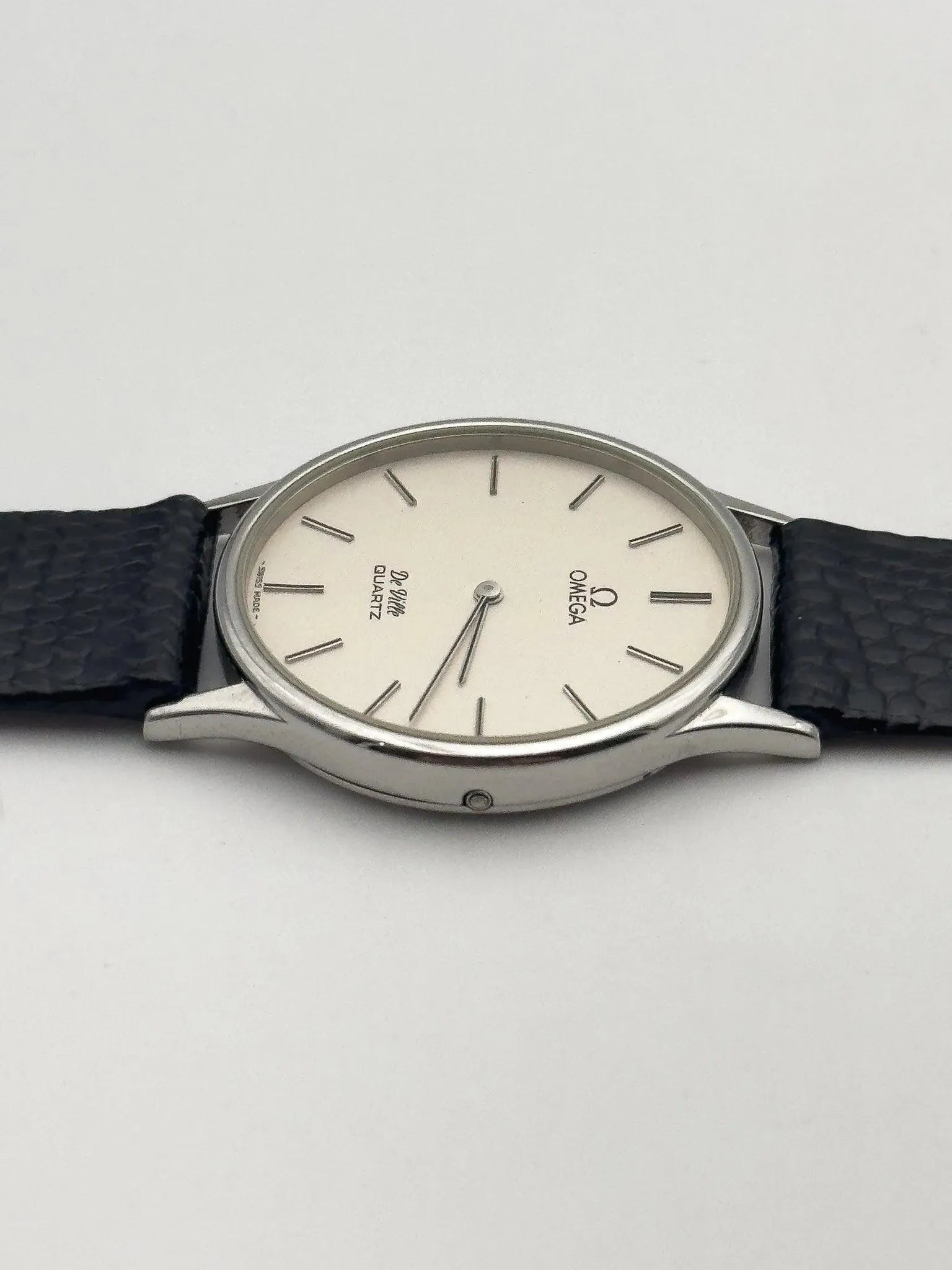 Omega - De Ville Poussoir Ronde Cadran Blanc - 1978 - Atelier Victor Paris - Vintage Watch Shop Dubai