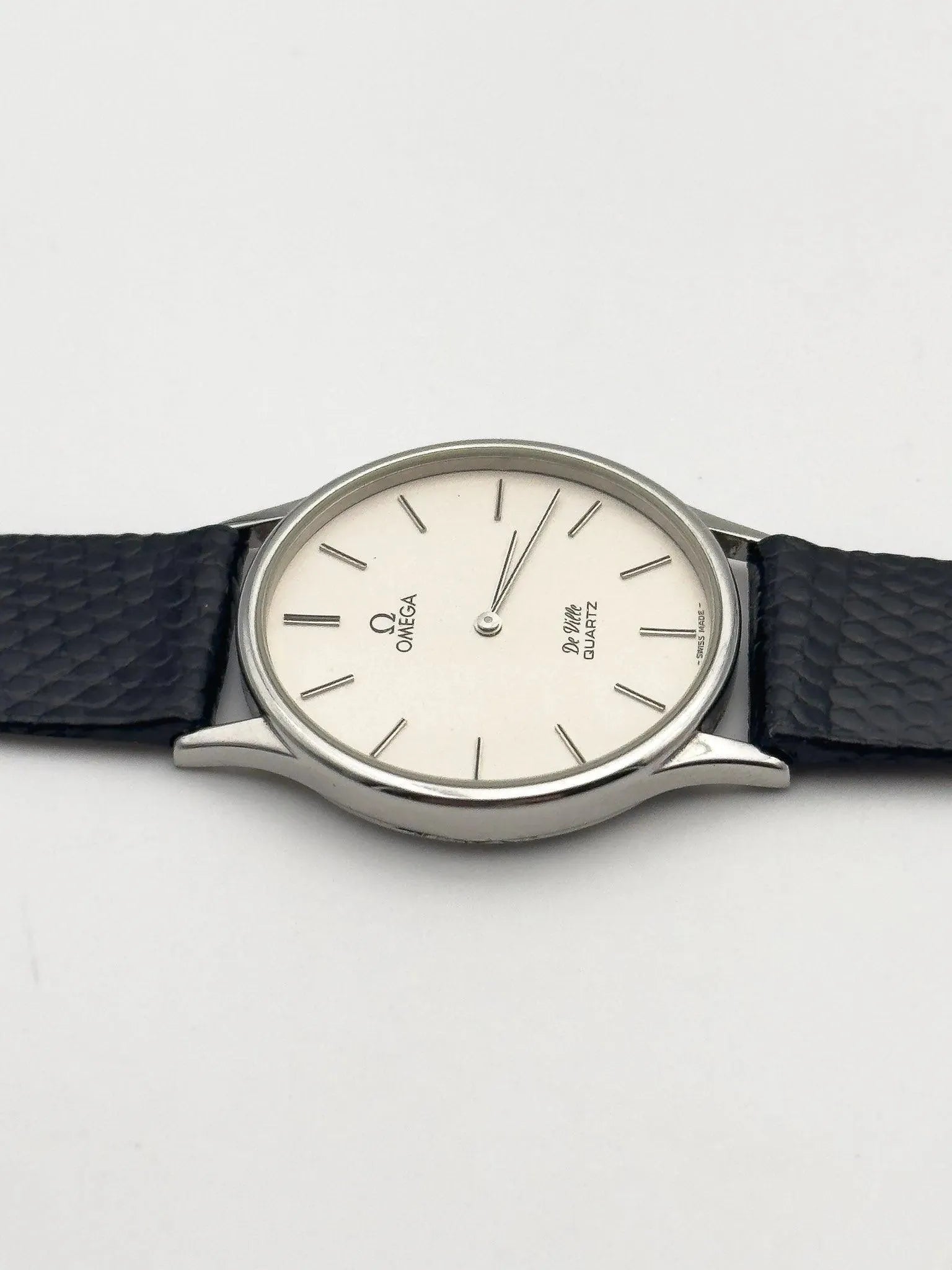 Omega - De Ville Poussoir Ronde Cadran Blanc - 1978 - Atelier Victor Paris - Vintage Watch Shop Dubai