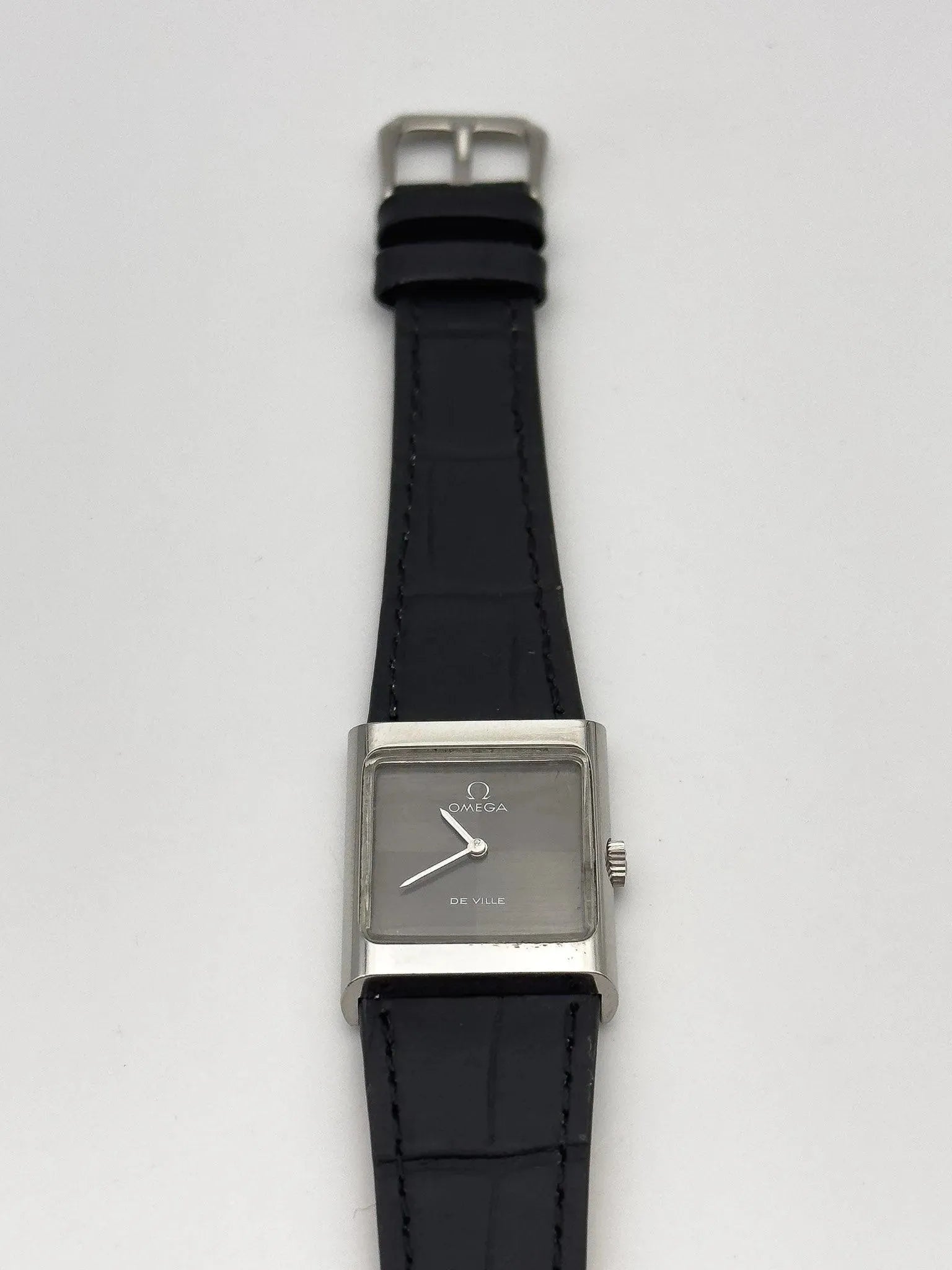 Omega - De Ville quadrillé Noir & Gris - 1973 - Atelier Victor Paris - Vintage Watch Shop Dubai