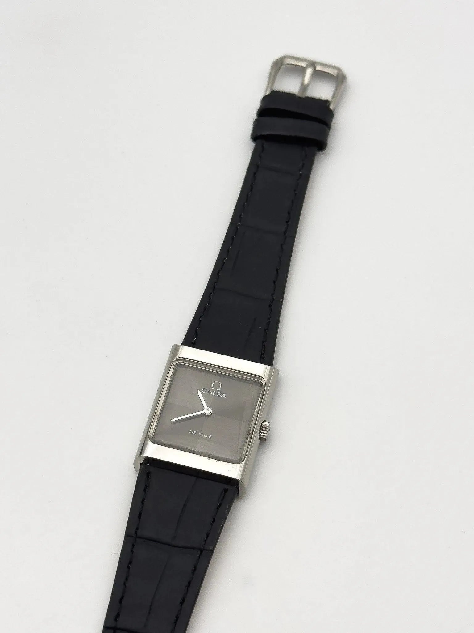 Omega - De Ville quadrillé Noir & Gris - 1973 - Atelier Victor Paris - Vintage Watch Shop Dubai