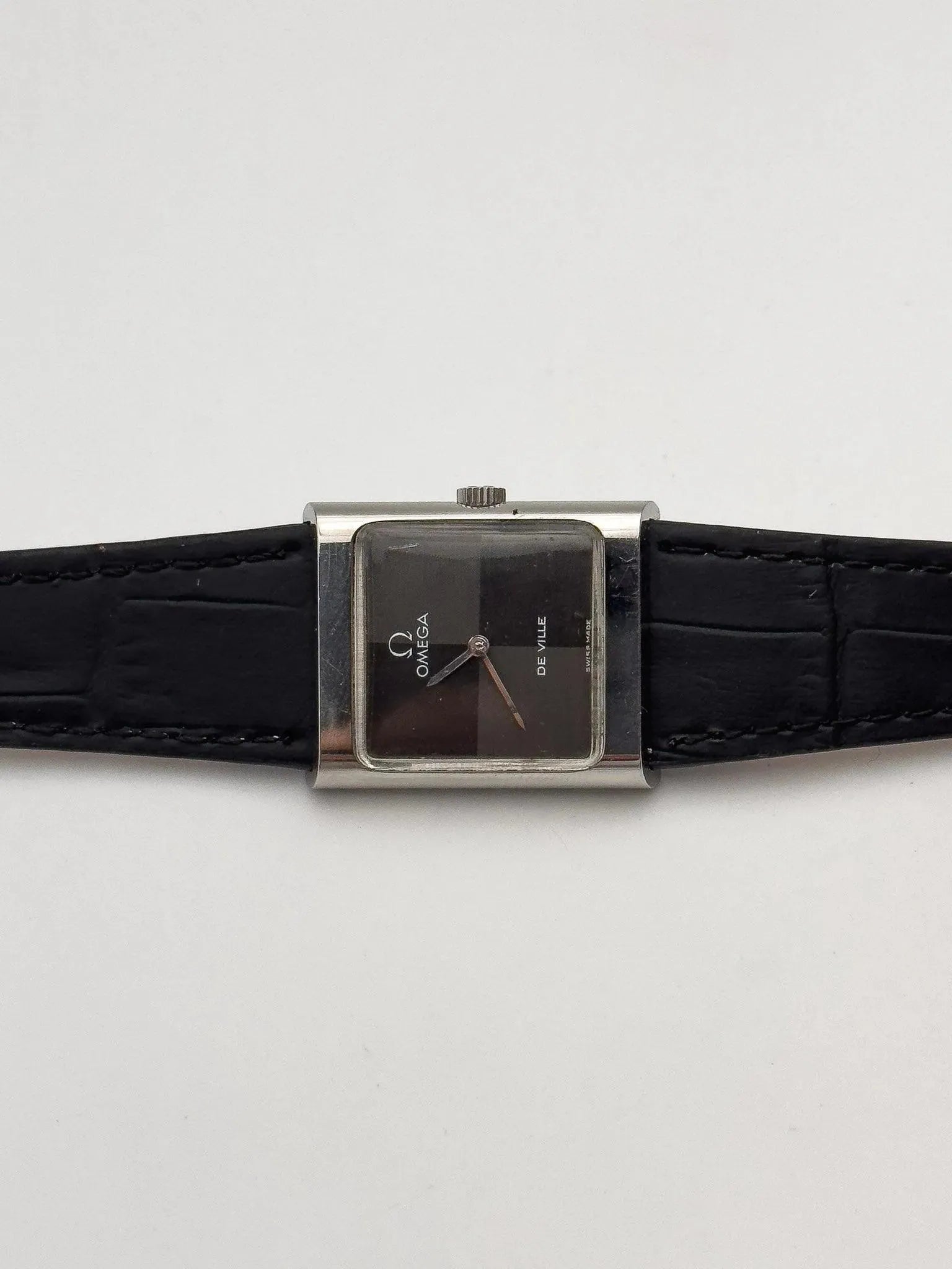 Omega - De Ville quadrillé Noir & Gris - 1973 - Atelier Victor Paris - Vintage Watch Shop Dubai