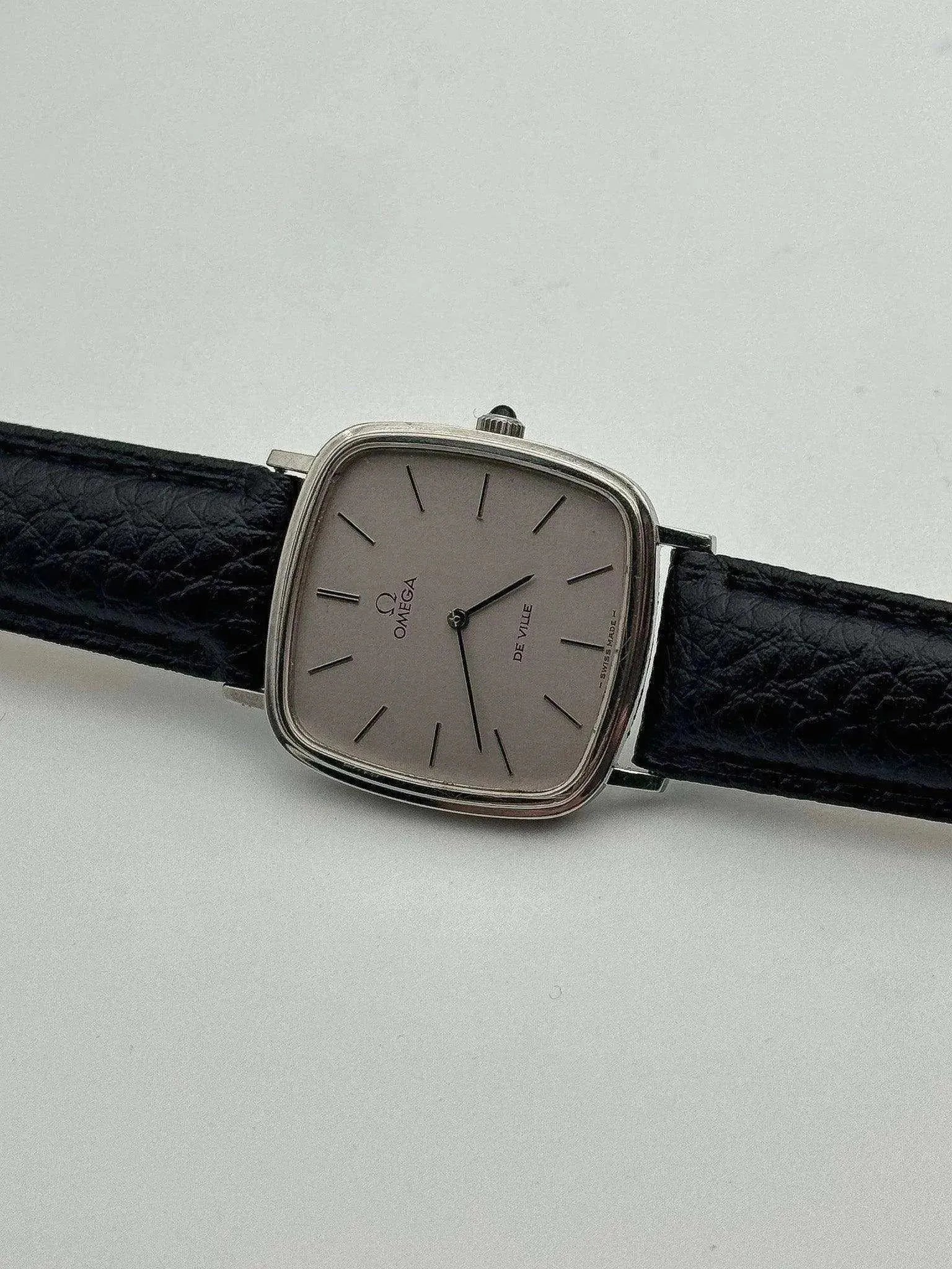 Omega - De Ville Square Cabochon - 1977 - Atelier Victor - Vintage Shop