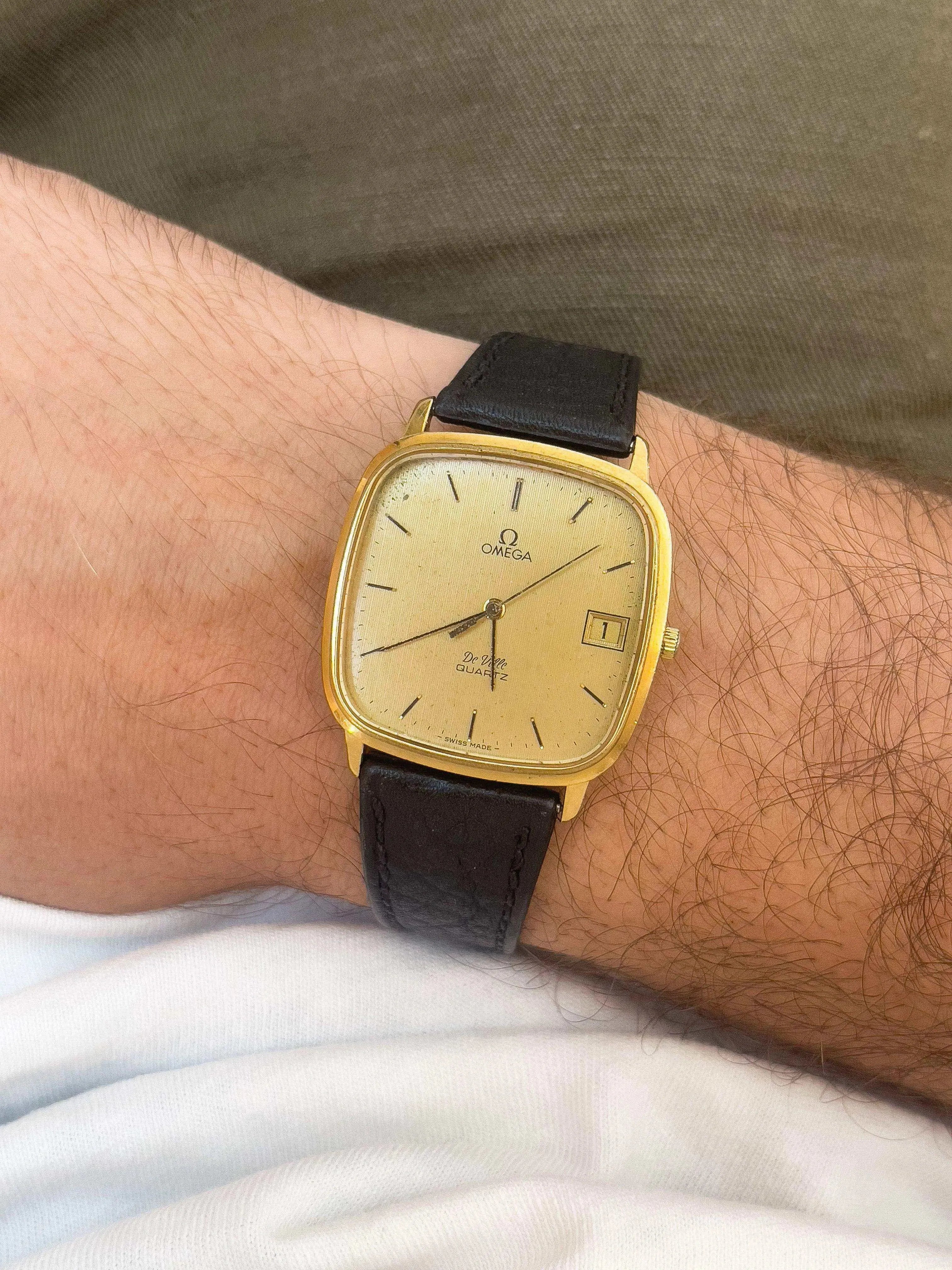 Omega - De Ville Tapissé Gold - 1979 - Atelier Victor Paris - Vintage Watch Shop Dubai
