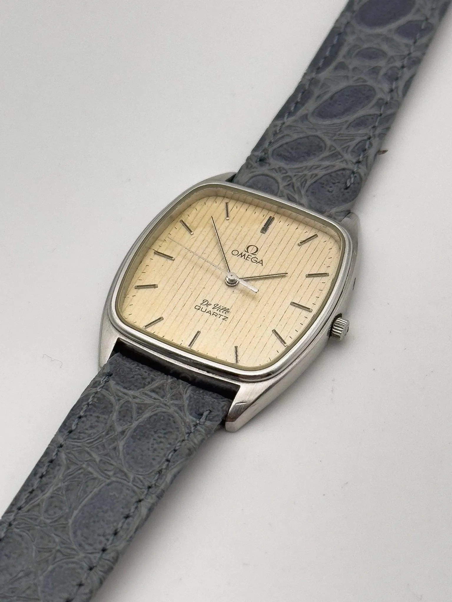 Omega - De Ville Tapisserie Patiné Gris - 1979 - Atelier Victor - Vintage Watch Shop