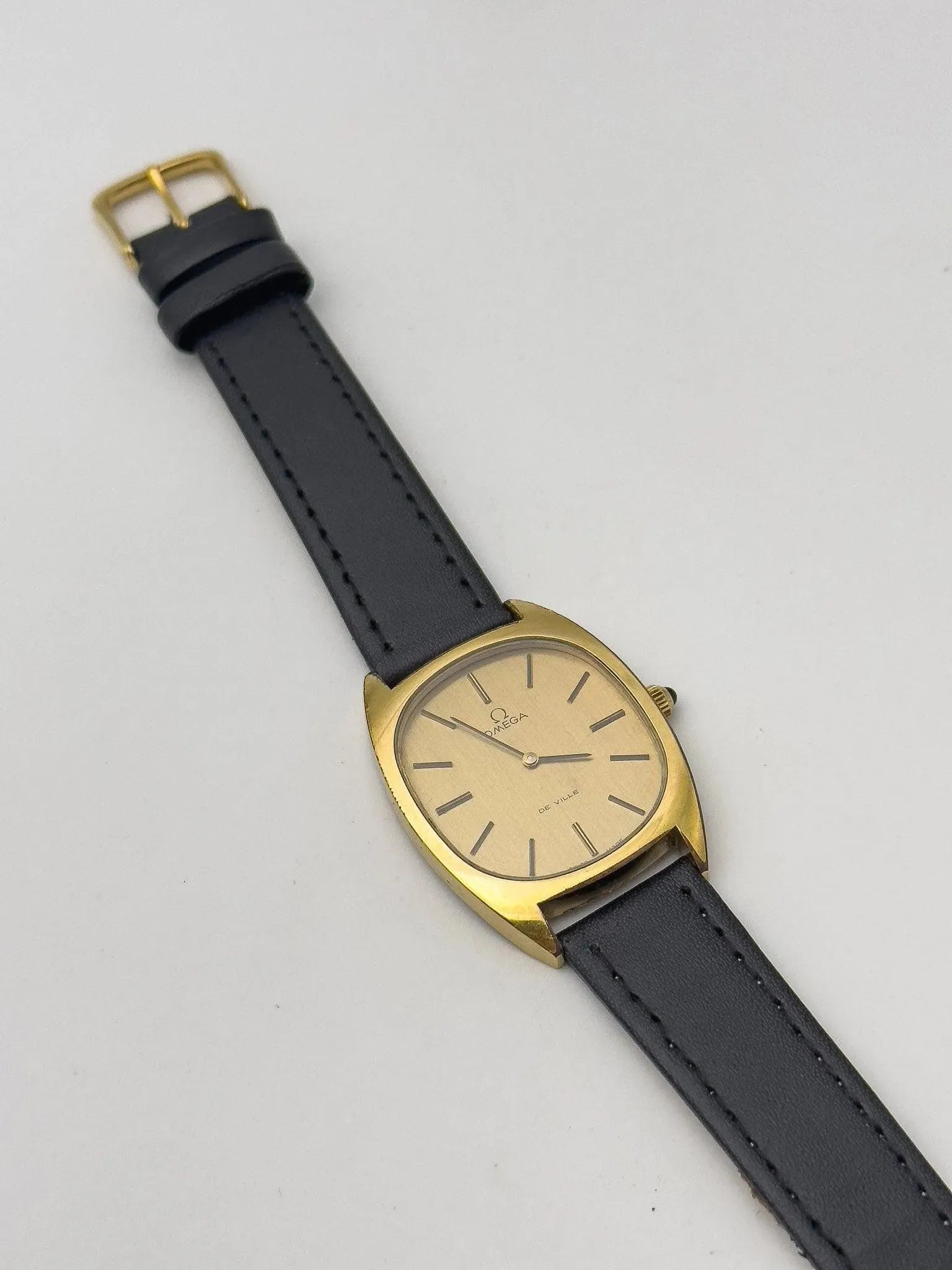 Omega - De Ville Tonneau Gold - 1976 - Atelier Victor Paris - Vintage Watch Shop Dubai